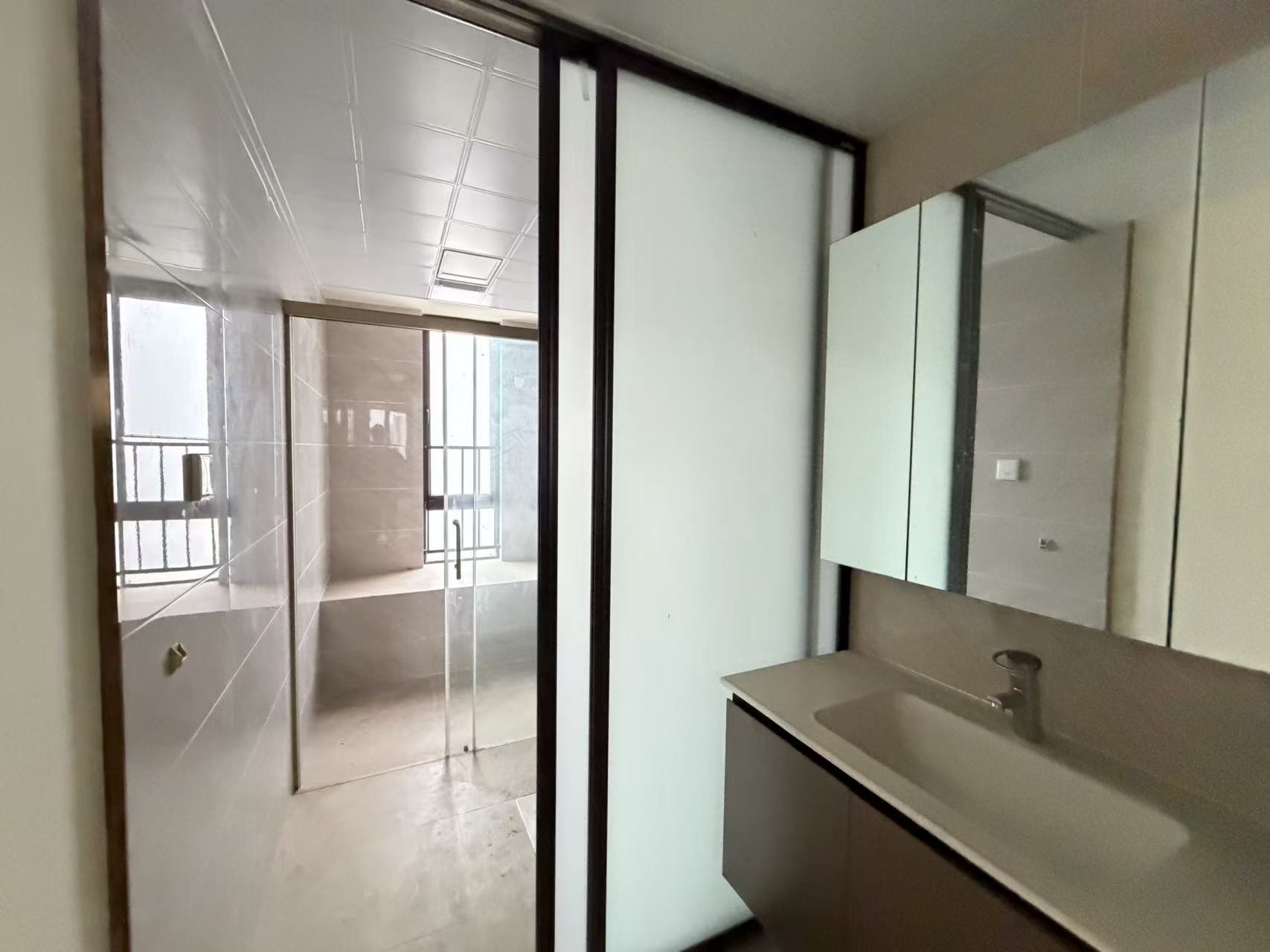 华耀碧桂园十里江湾誉峯  5室2厅3卫    5000.0元/月室内图