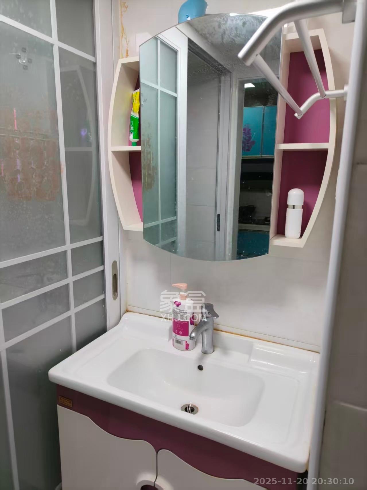 辉煌国际城二期 2室2厅1卫 2100.0元/月 辉煌国际城二期 2室2厅1卫 2100.0元/月室内图