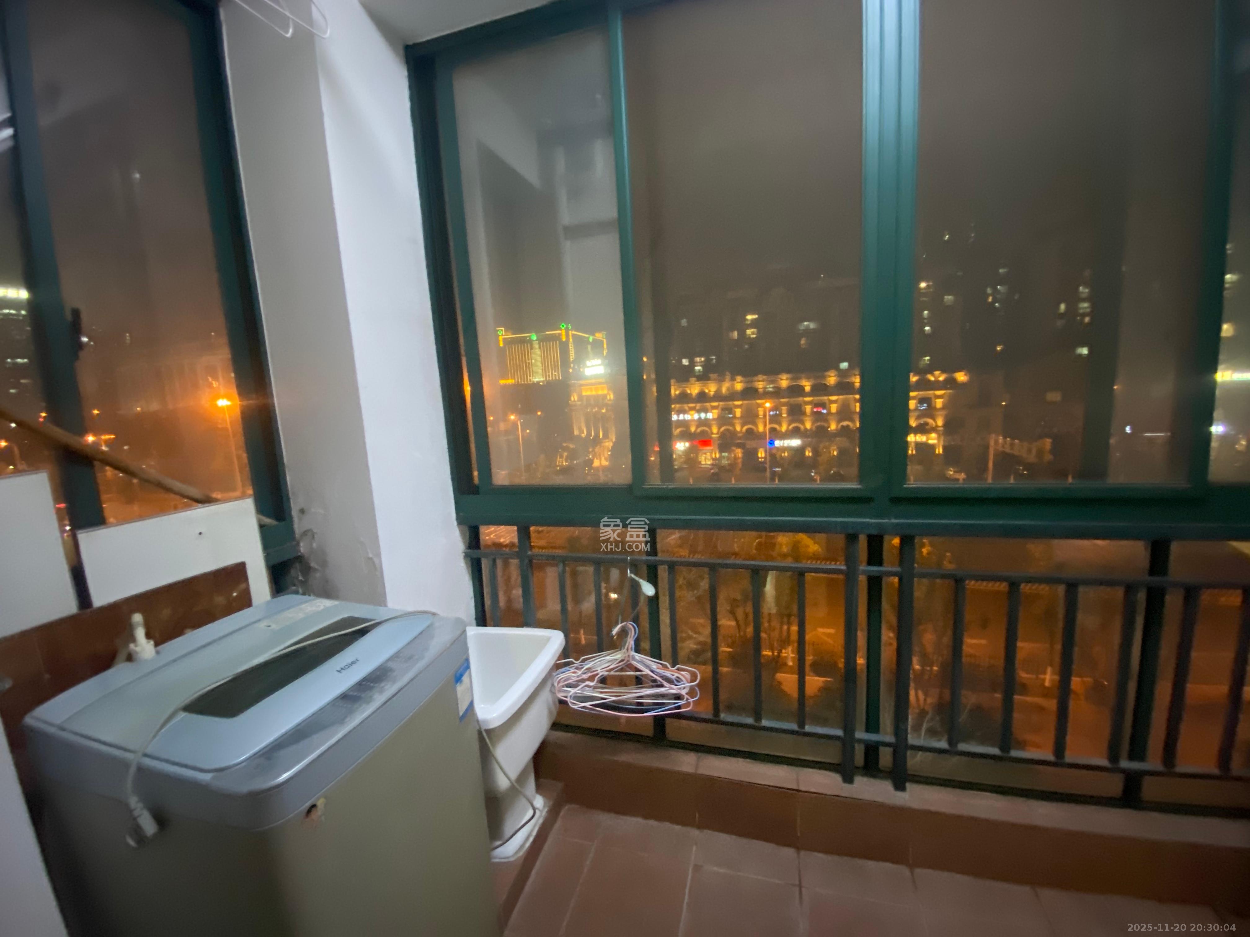 星城世家 3室2厅1卫 3000.0元/月 星城世家 3室2厅1卫 3000.0元/月室内图