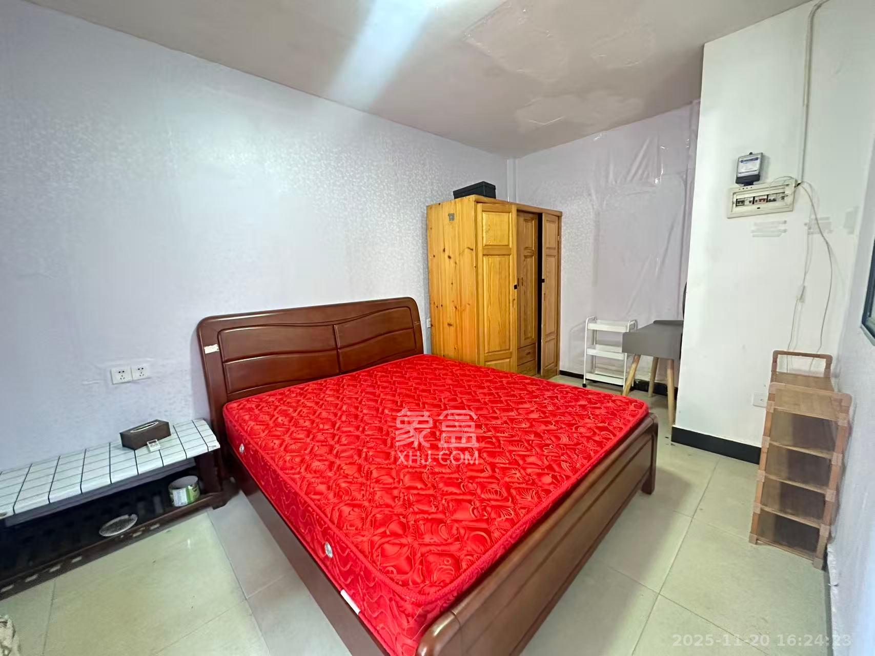 茶子山小区  1室1厅1卫    1200.0元/月室内图1