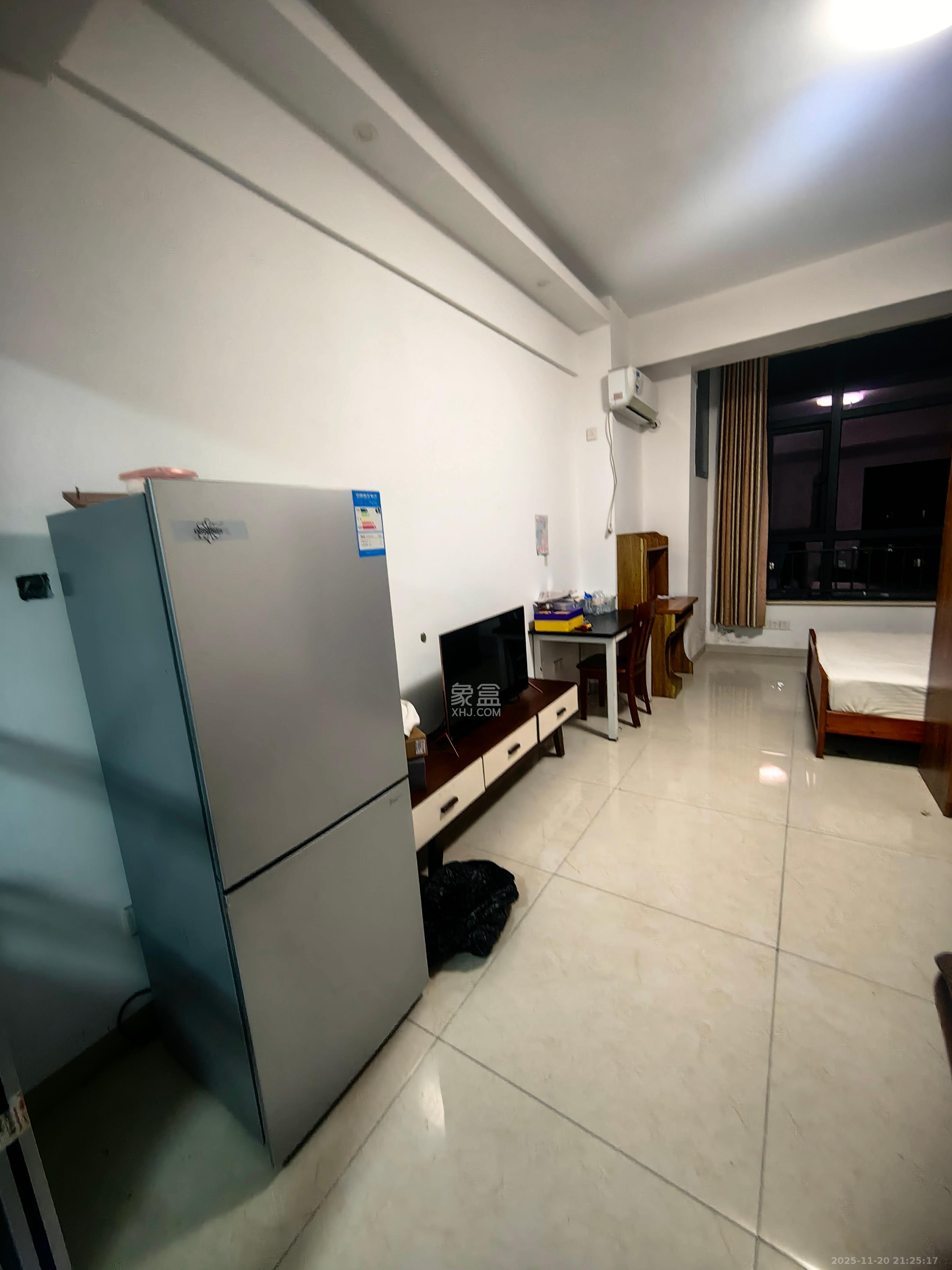 金茂梅溪湖  1室1厅1卫    1300.0元/月室内图