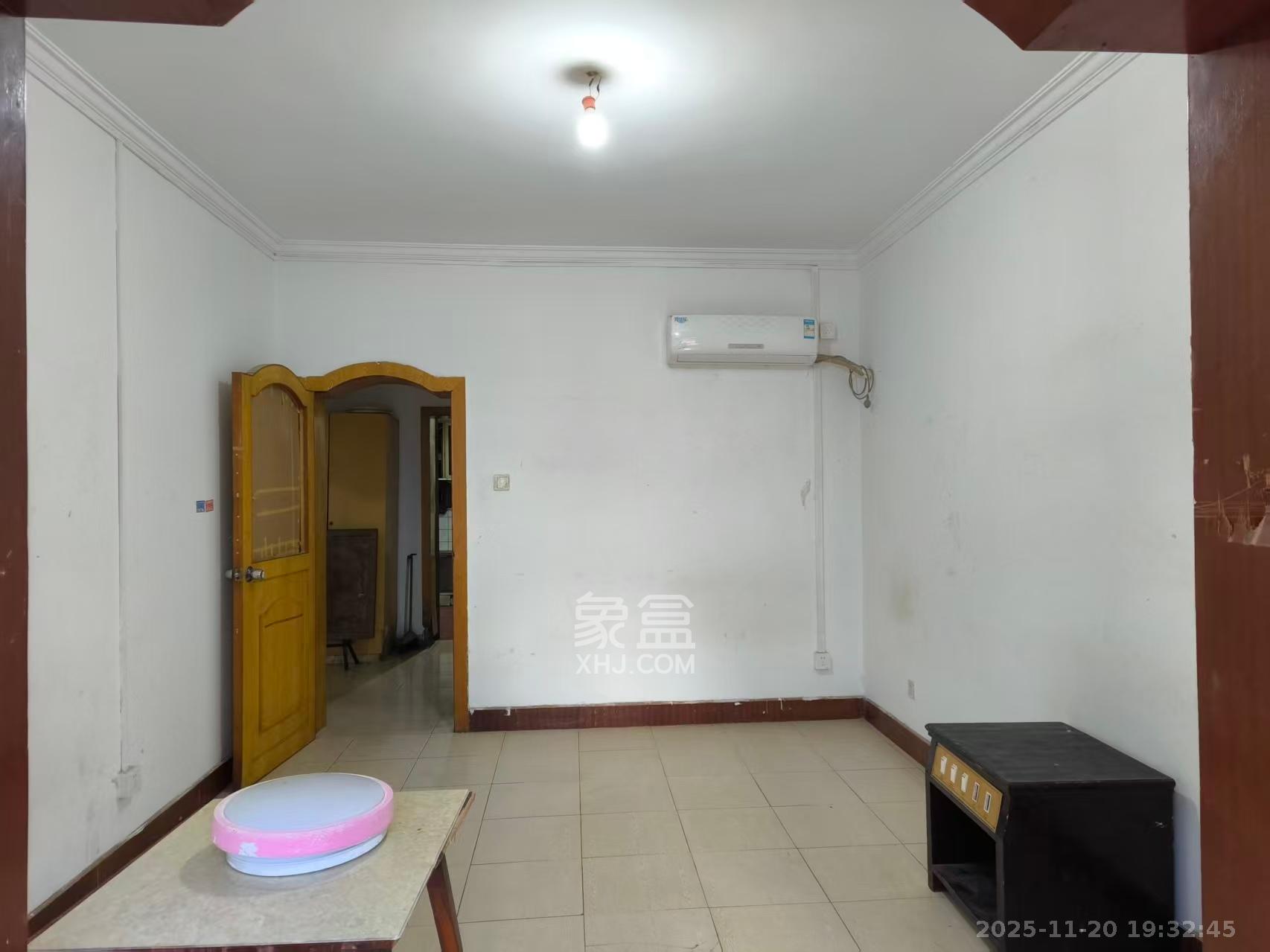 景园小区  3室2厅2卫    2200.0元/月室内图