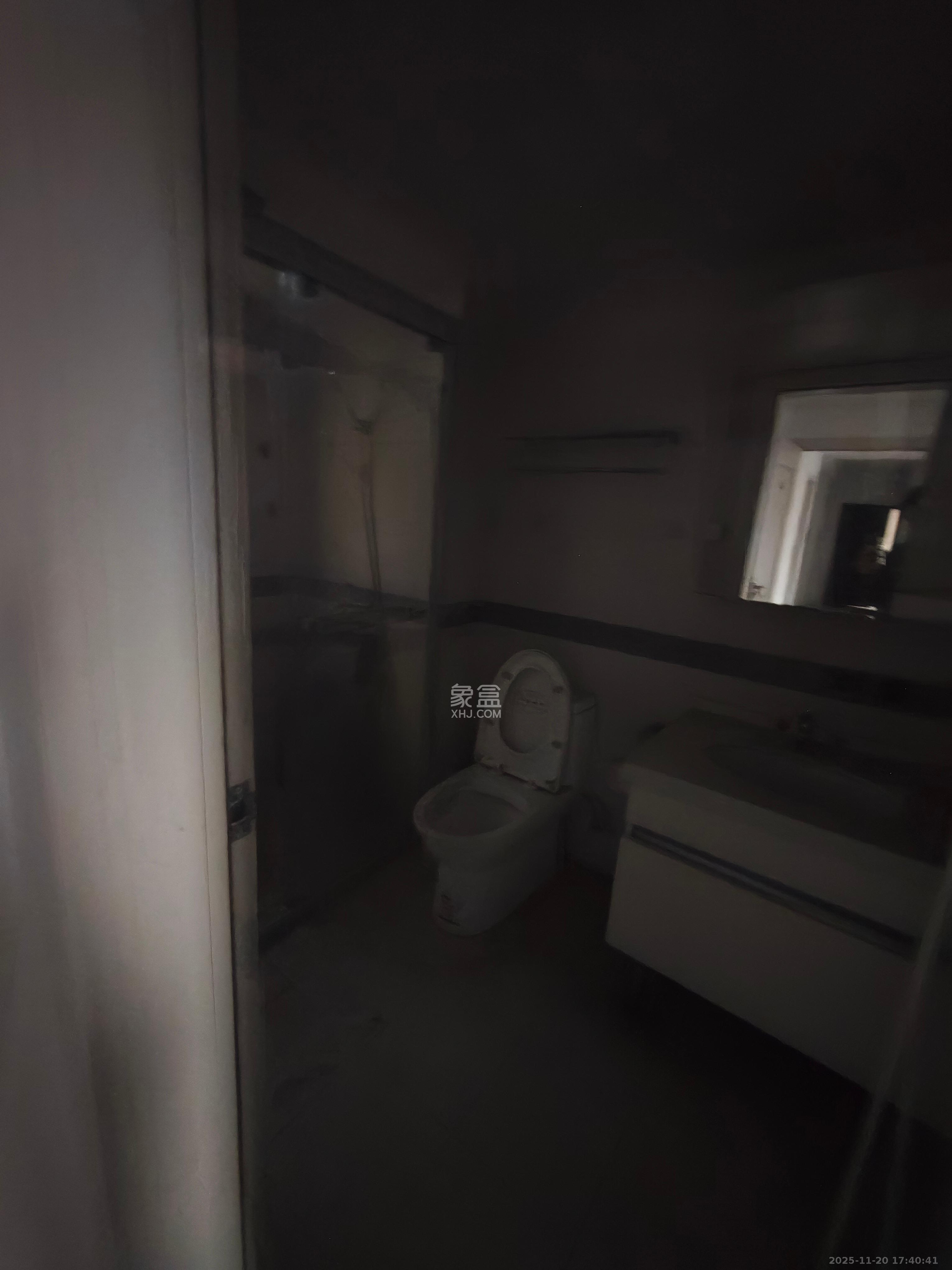 三一街区 3室2厅2卫 2000.0元/月 三一街区 3室2厅2卫 2000.0元/月室内图