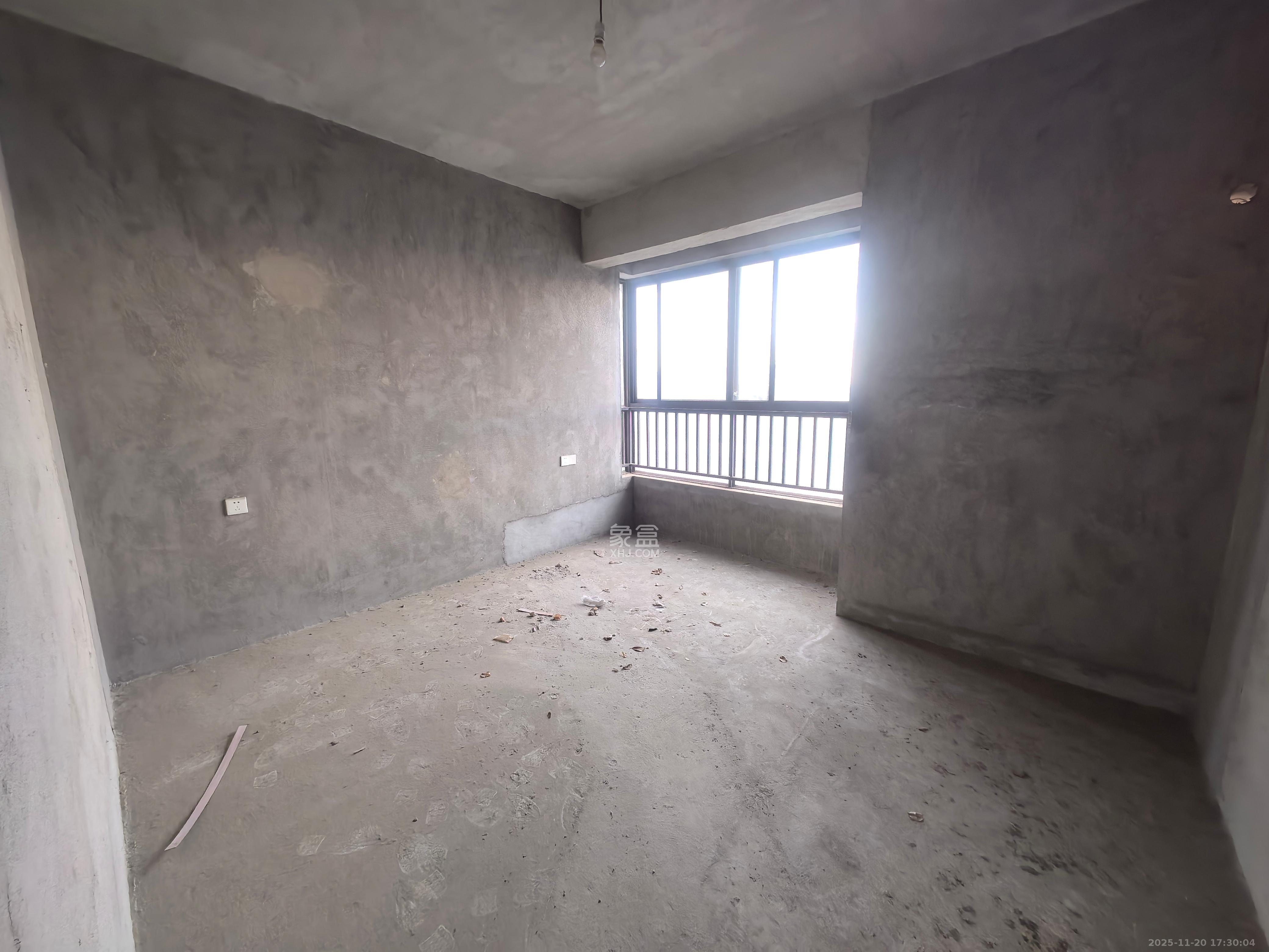 华雅花园  3室1厅1卫    38.8万客厅