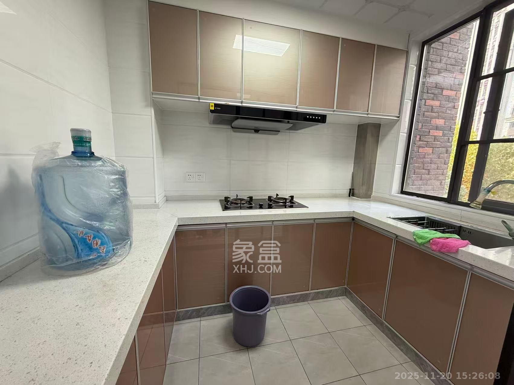 星湖湾二期洋房 3室2厅2卫 2300.0元/月 星湖湾二期洋房 3室2厅2卫 2300.0元/月室内图