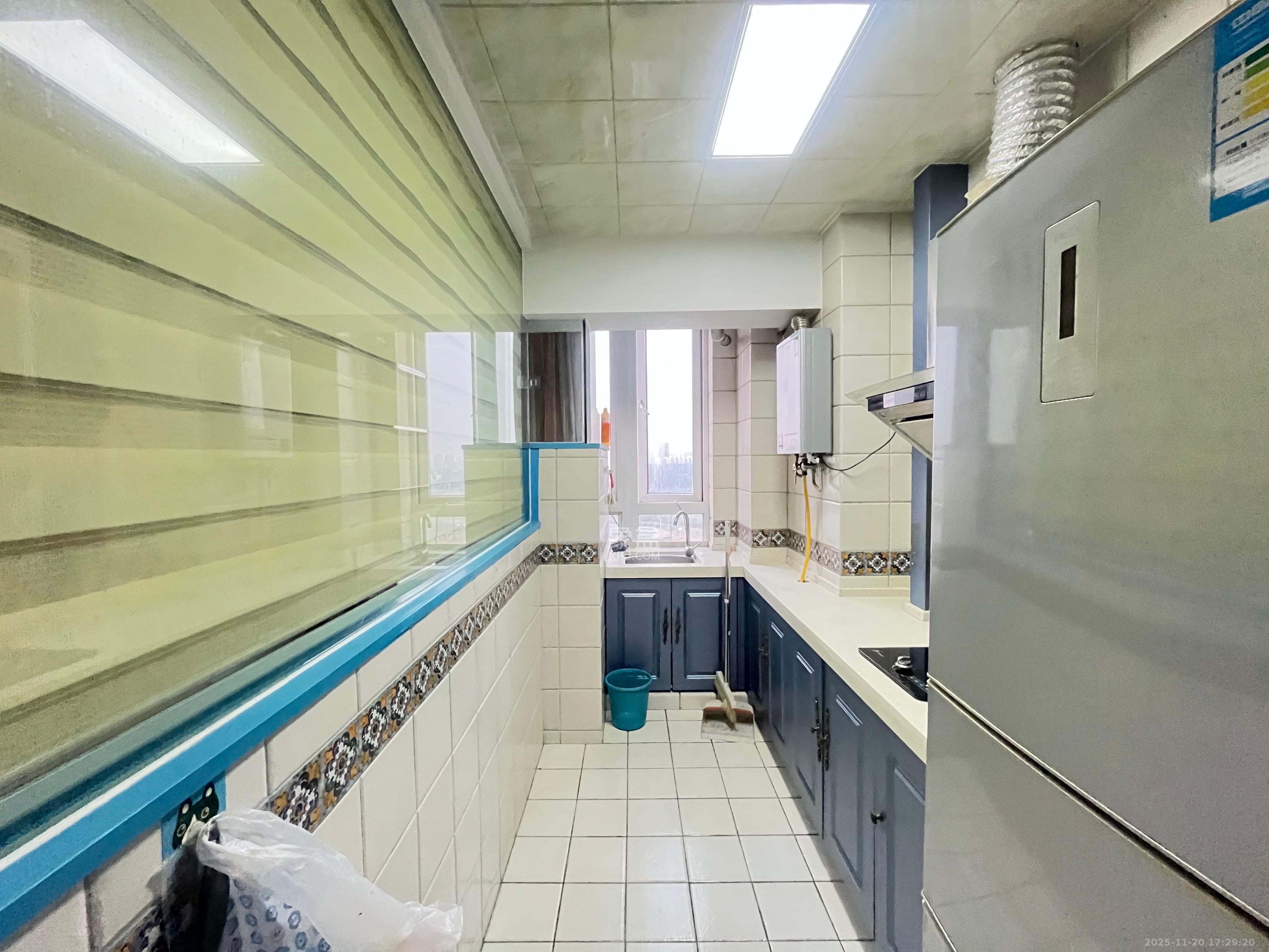 先锋东外滩  1室1厅1卫    1700.0元/月室内图