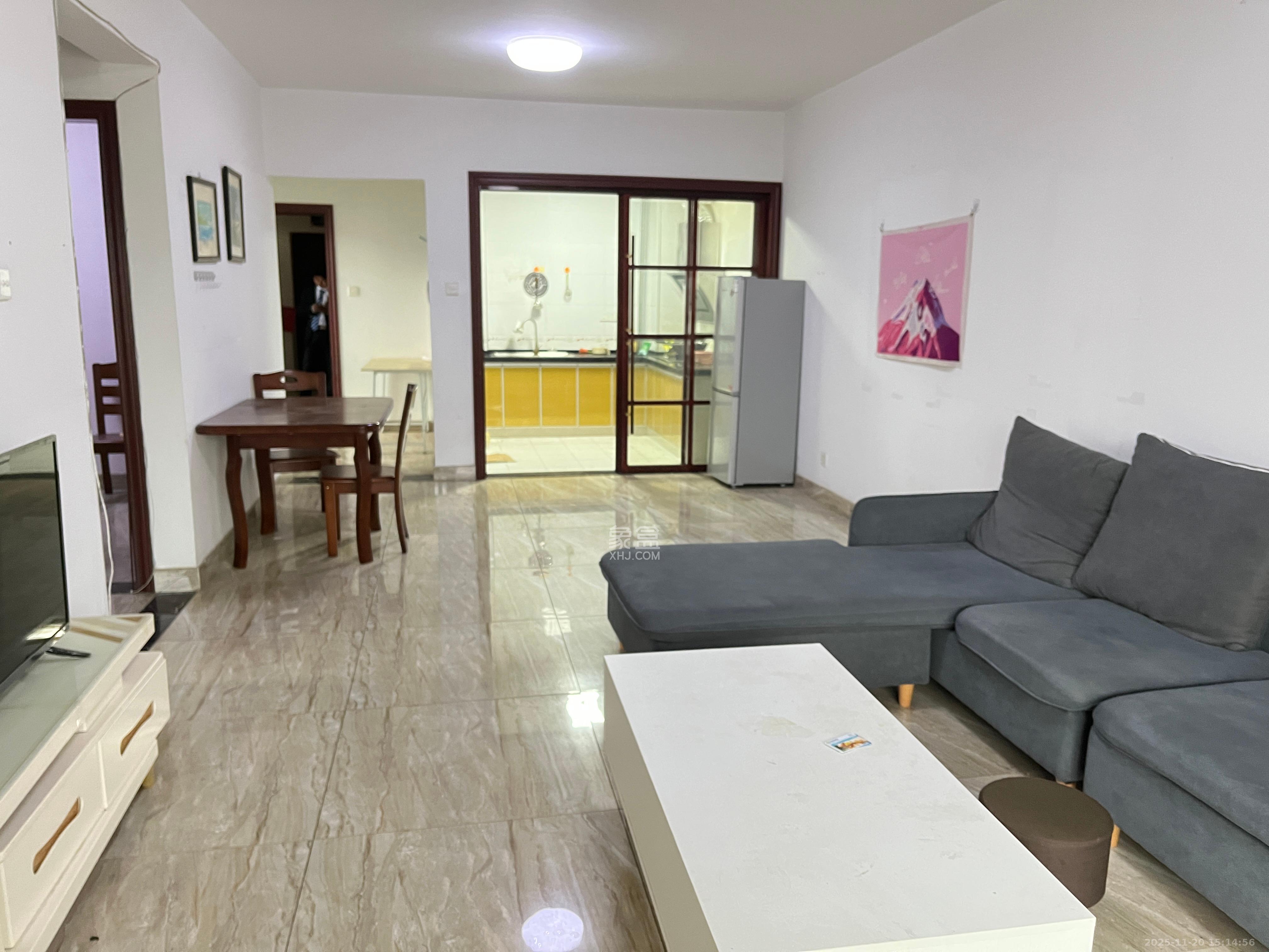 融科檀香山(融科紫檀、香山国际) 2室2厅1卫 2400.0元/月 融科檀香山(融科紫檀、香山国际) 2室2厅1卫 2400.0元/月室内图