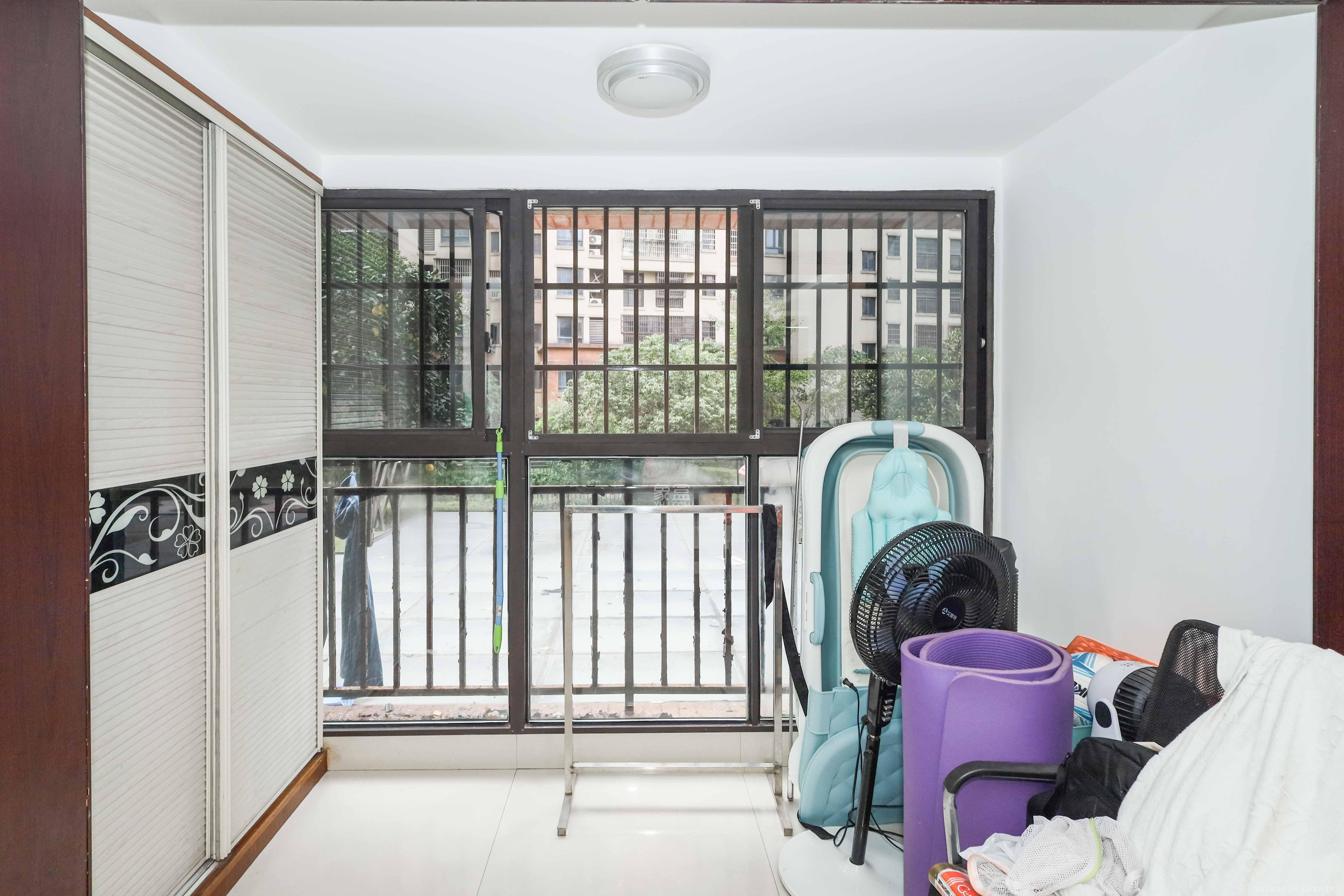 保利麓谷林语E区  3室2厅1卫    65.0万阳台