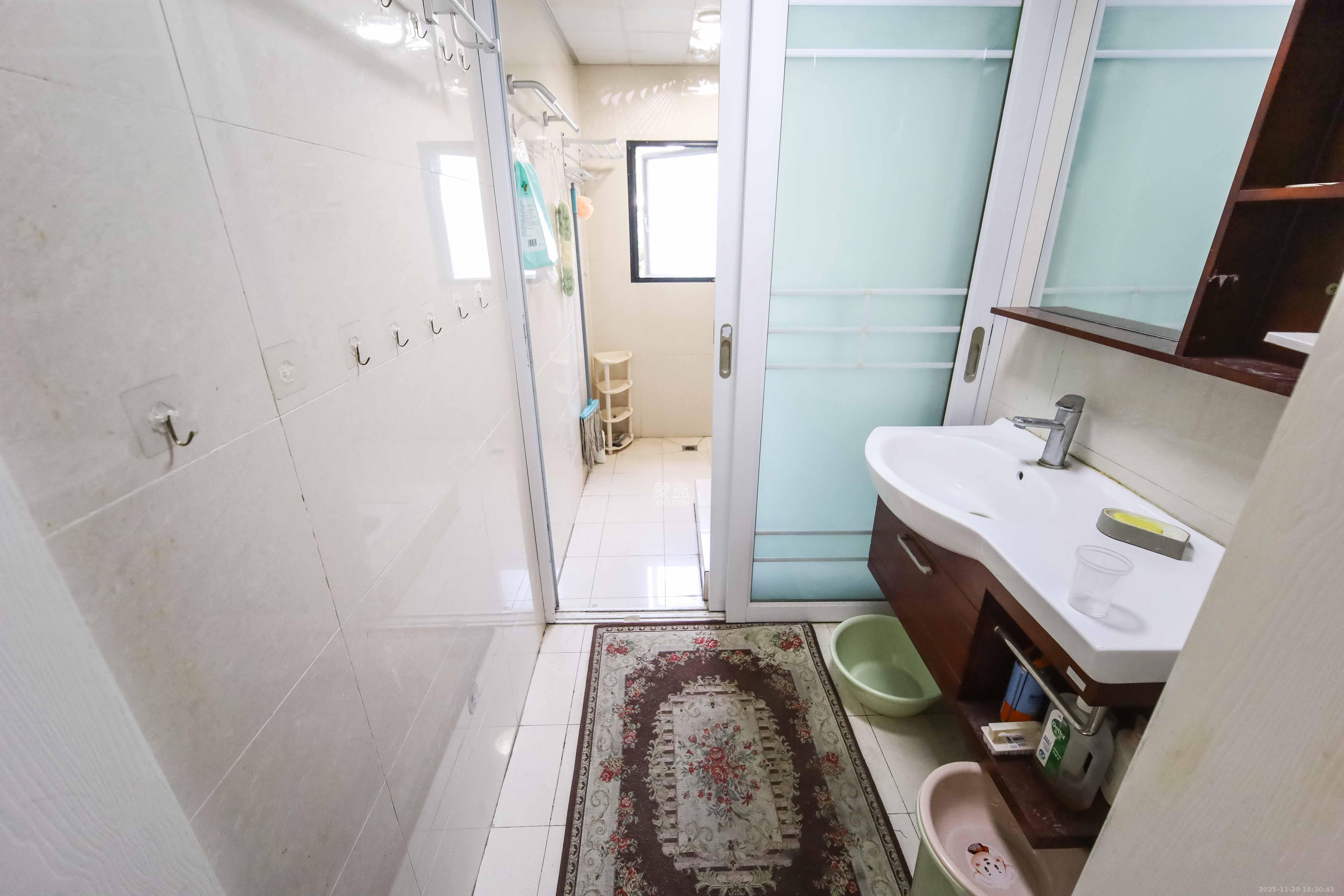 西街花园 3室2厅2卫 160.0万 西街花园 3室2厅2卫 160.0万卫生间