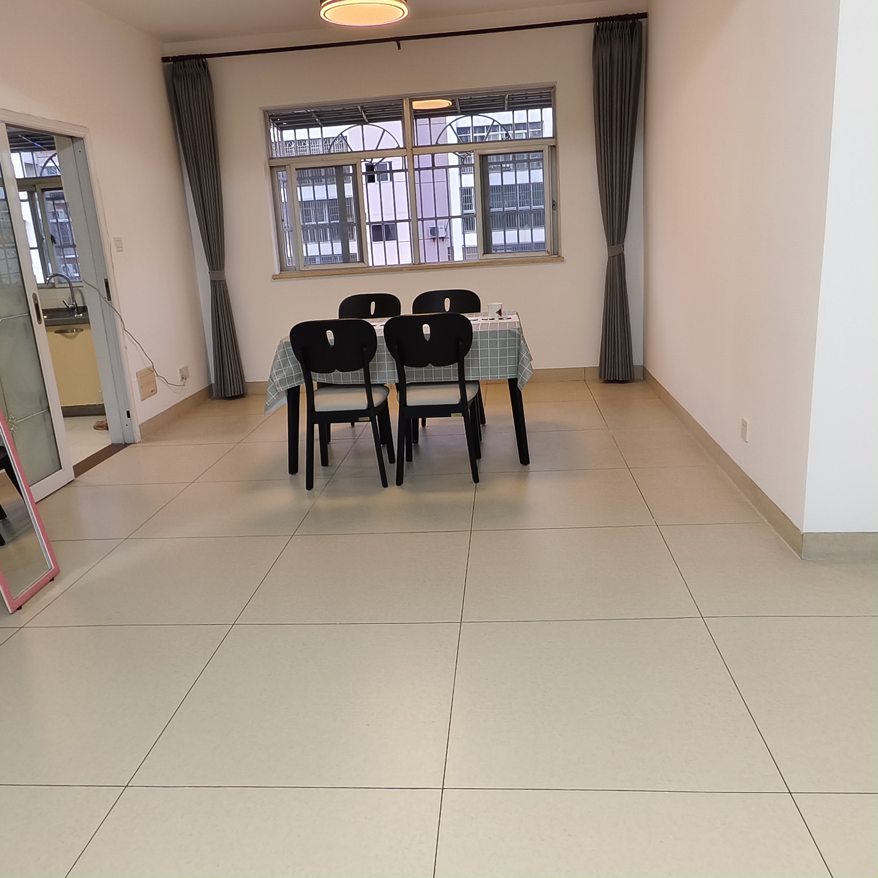 八一小区 3室2厅2卫 3300.0元/月 八一小区 3室2厅2卫 3300.0元/月室内图