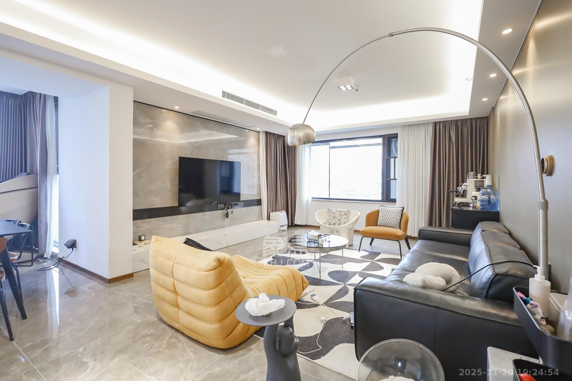 万科里金域国际 4室2厅2卫 396.0万 万科里金域国际 4室2厅2卫 396.0万客厅