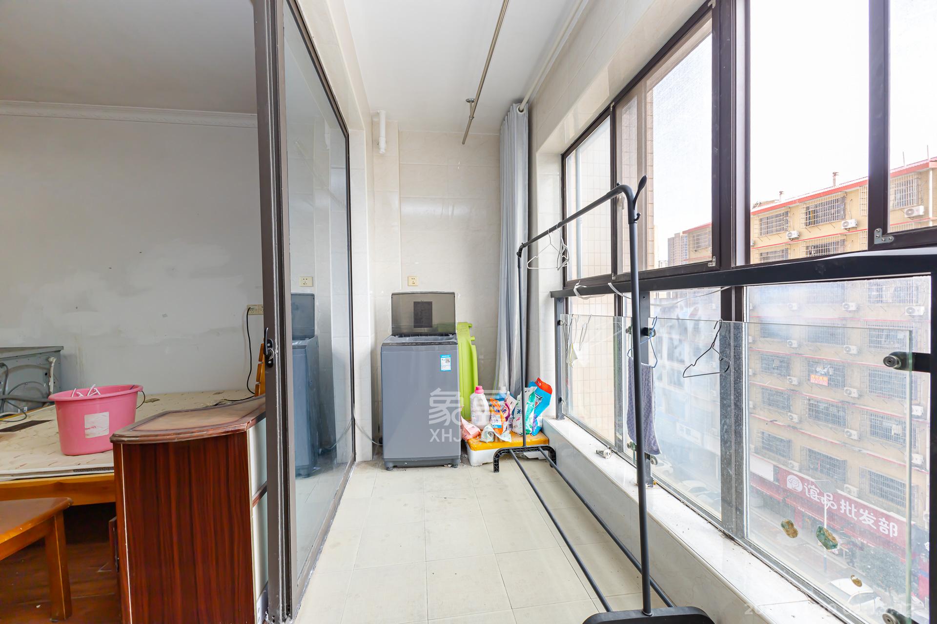 润和又一城 3室2厅1卫 58.0万 润和又一城 3室2厅1卫 58.0万阳台