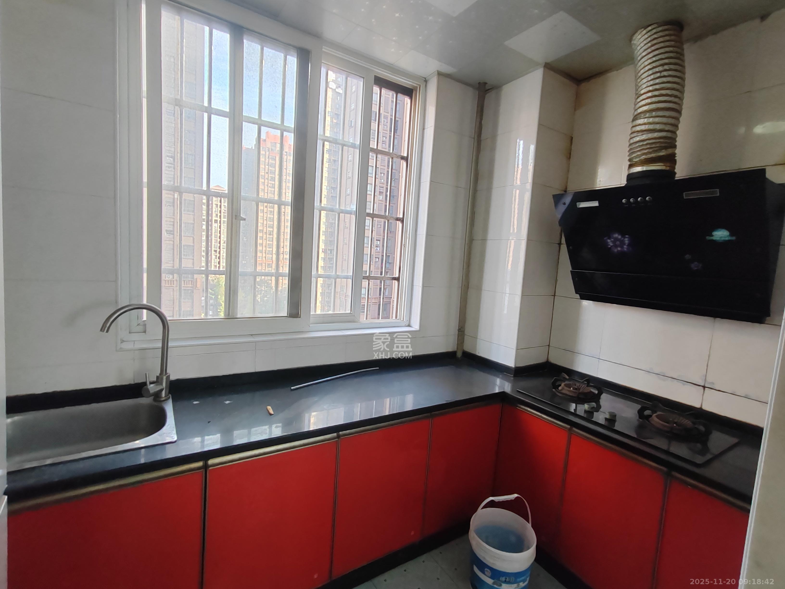 爵士湘 3室2厅1卫 1700.0元/月 爵士湘 3室2厅1卫 1700.0元/月室内图