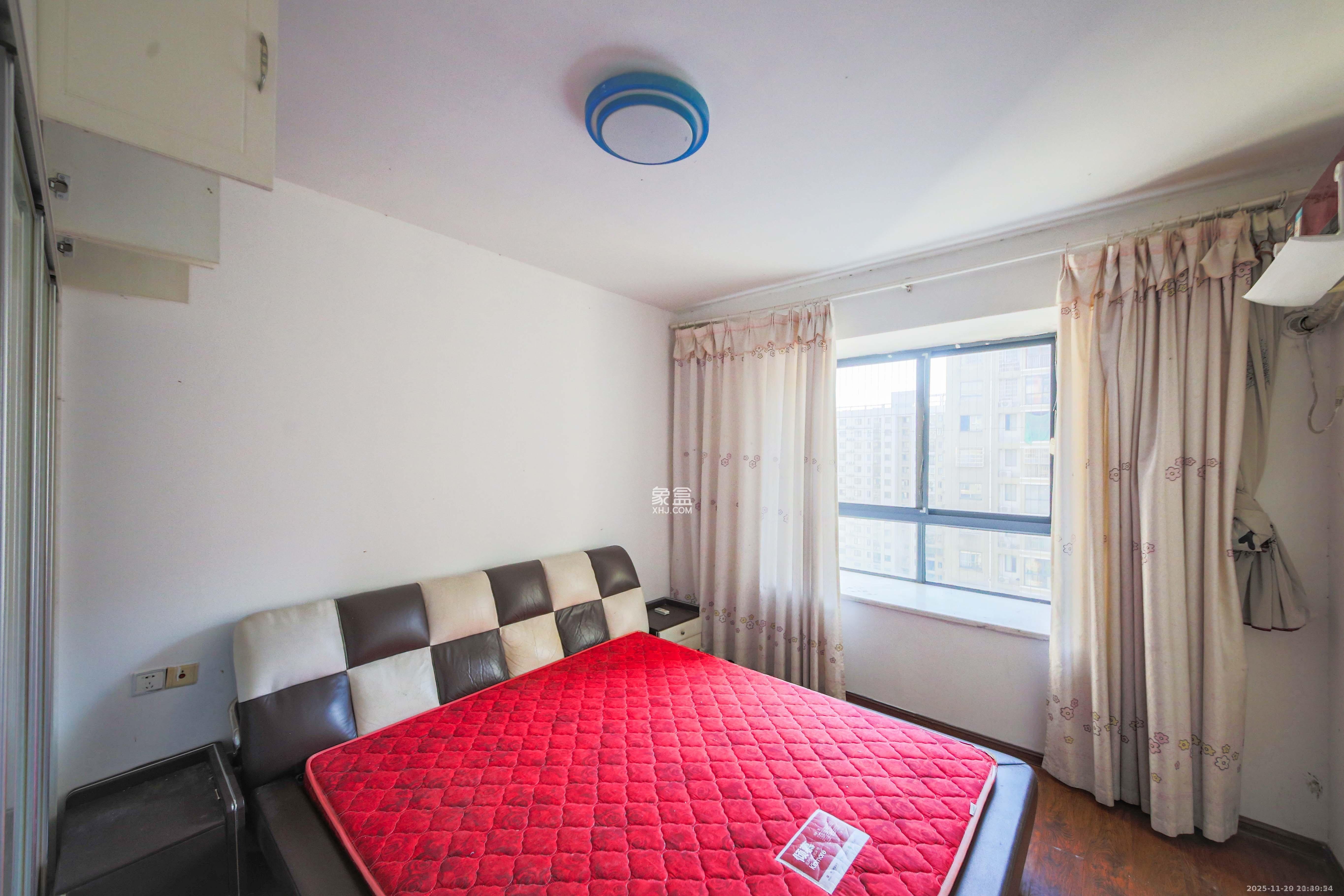 满庭芳小区 3室2厅2卫 3000.0元/月 满庭芳小区 3室2厅2卫 3000.0元/月室内图