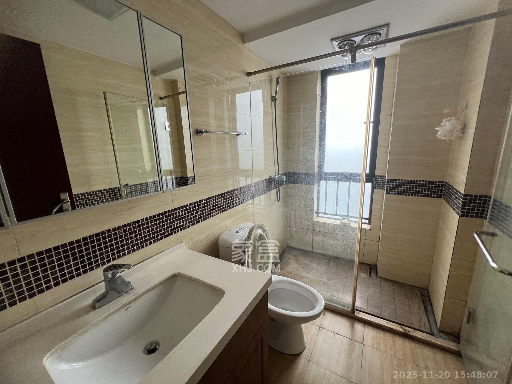 达美D6区  3室2厅2卫    2800.0元/月室内图