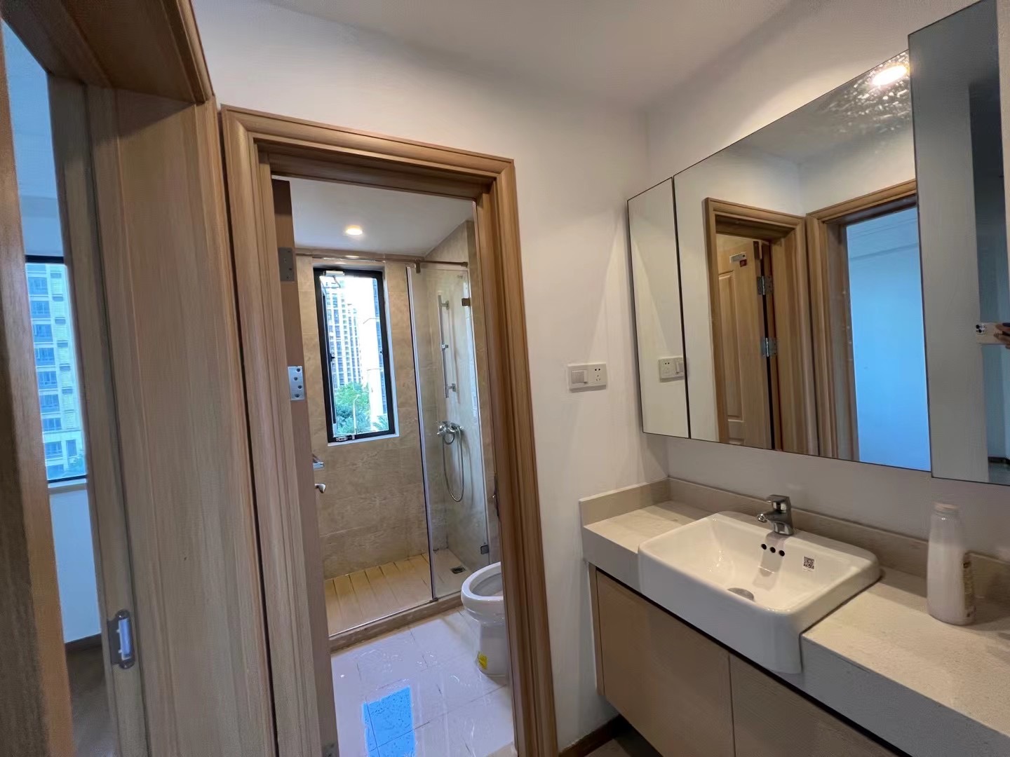 环球100宝龙城  4室2厅2卫    2000.0元/月室内图