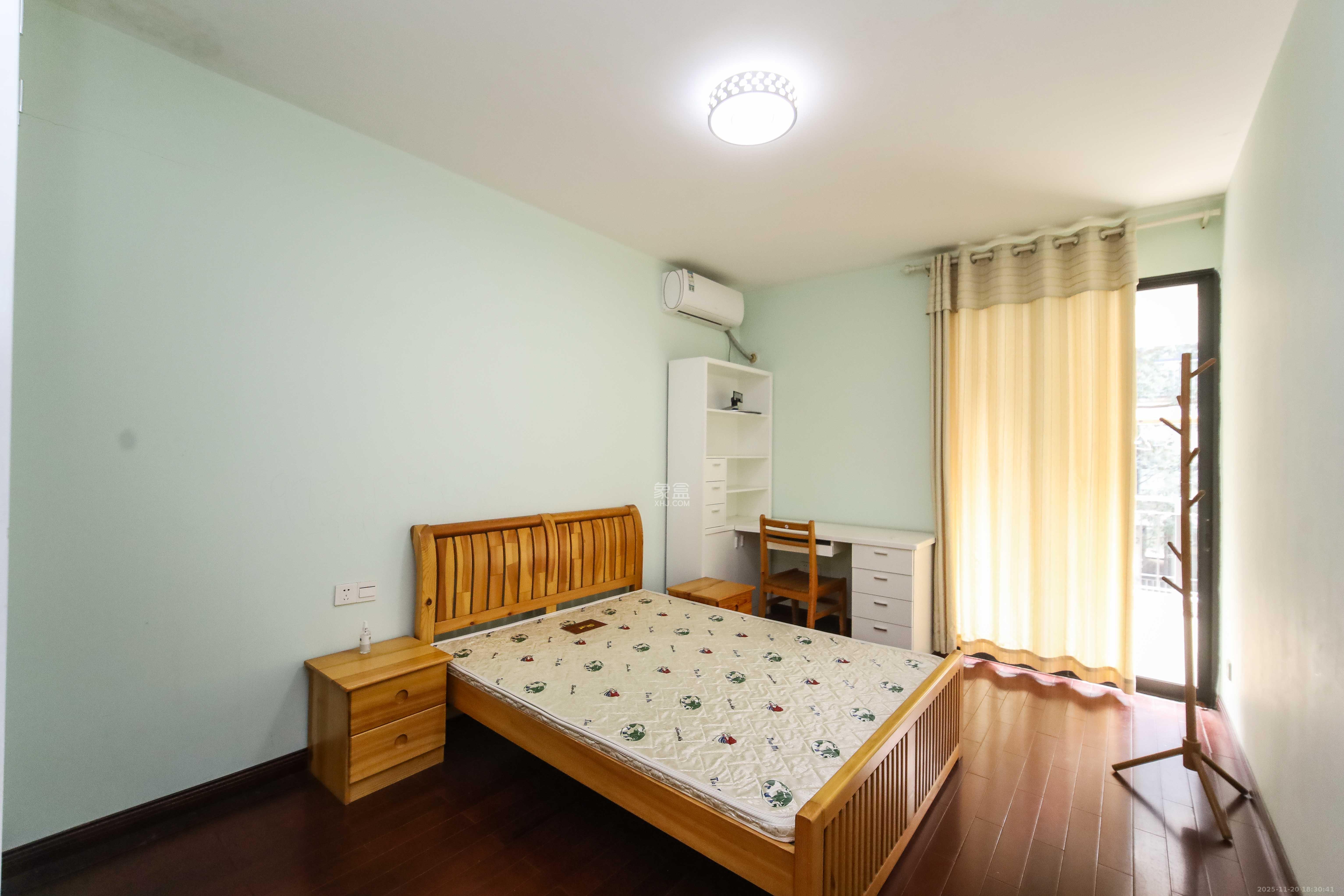 西街花园 3室2厅2卫 160.0万 西街花园 3室2厅2卫 160.0万卧室