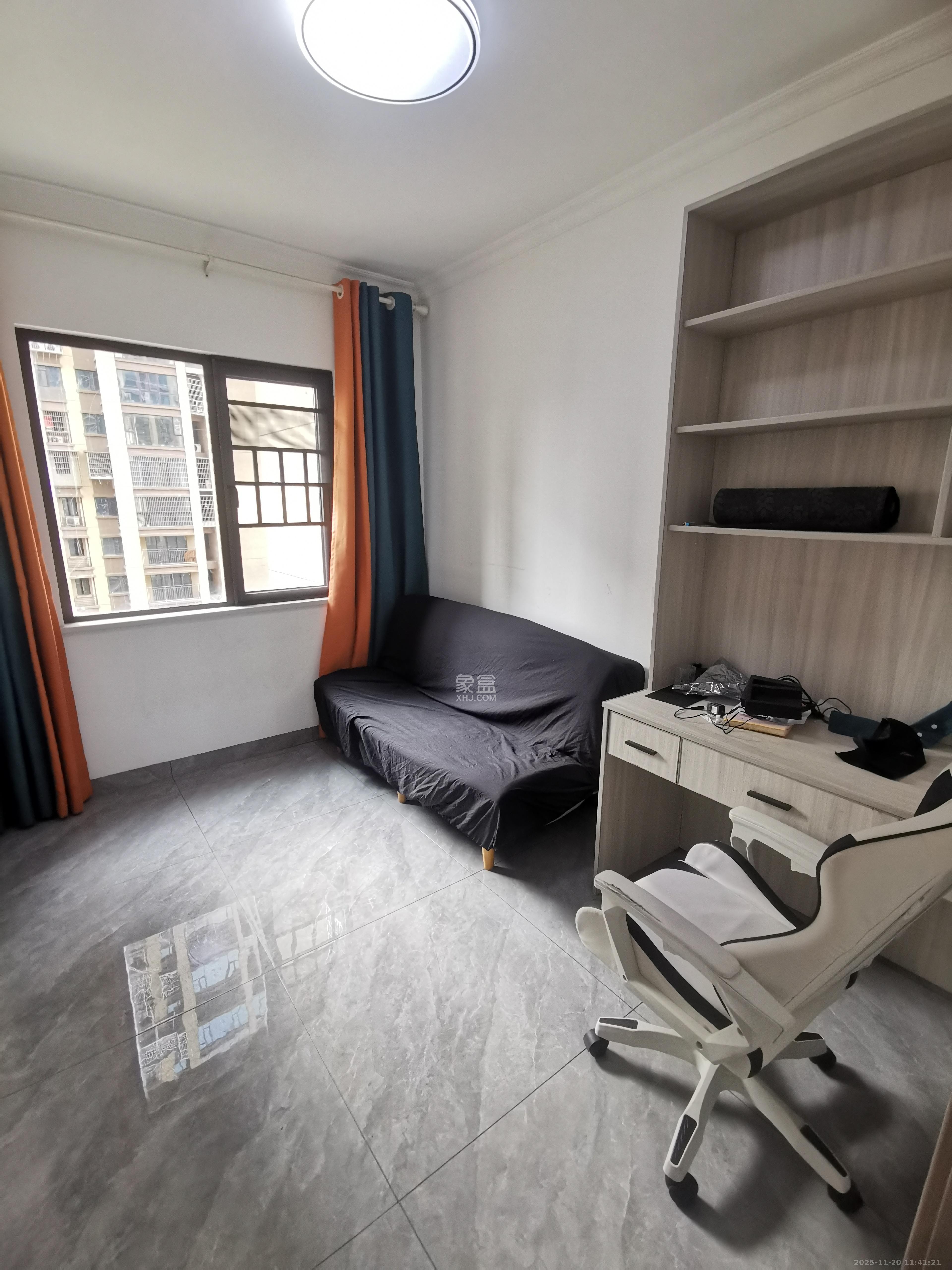 和润园三期 3室2厅1卫 2400.0元/月 和润园三期 3室2厅1卫 2400.0元/月室内图