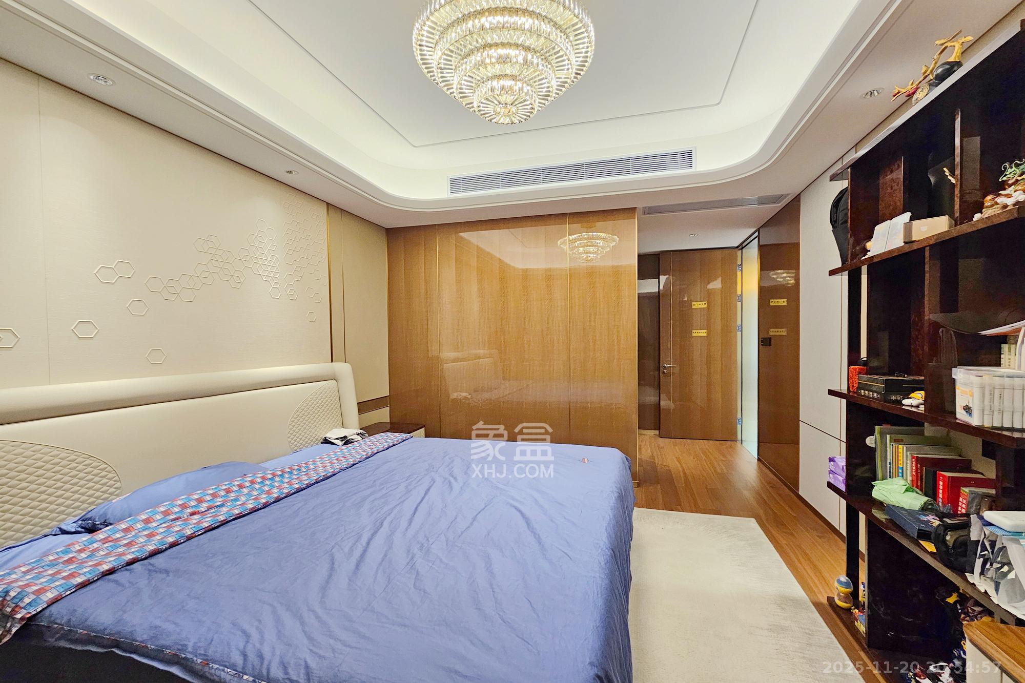 运达滨河广场  5室2厅5卫    1098.0万卧室