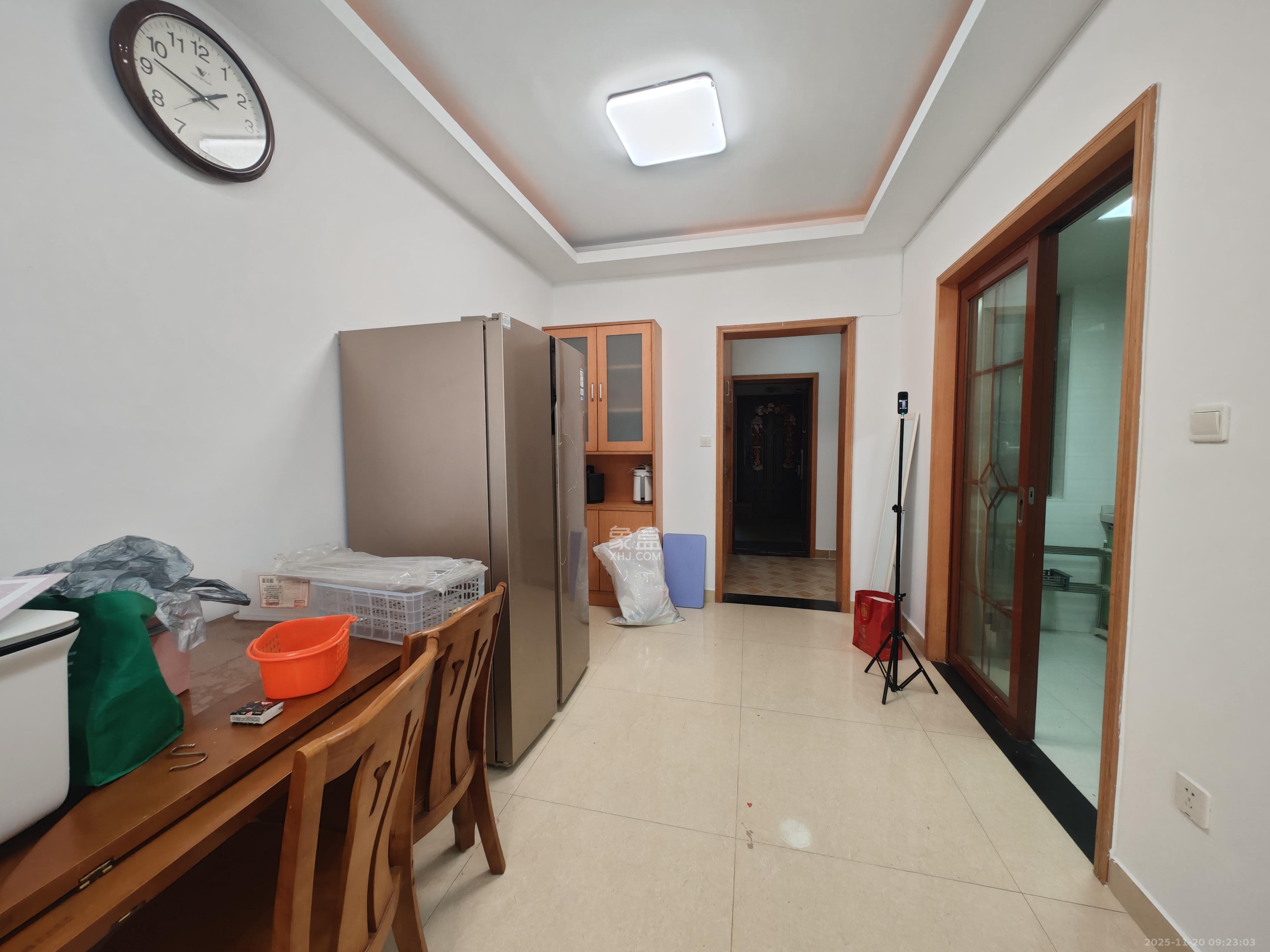 米兰春天  3室2厅1卫    1800.0元/月室内图