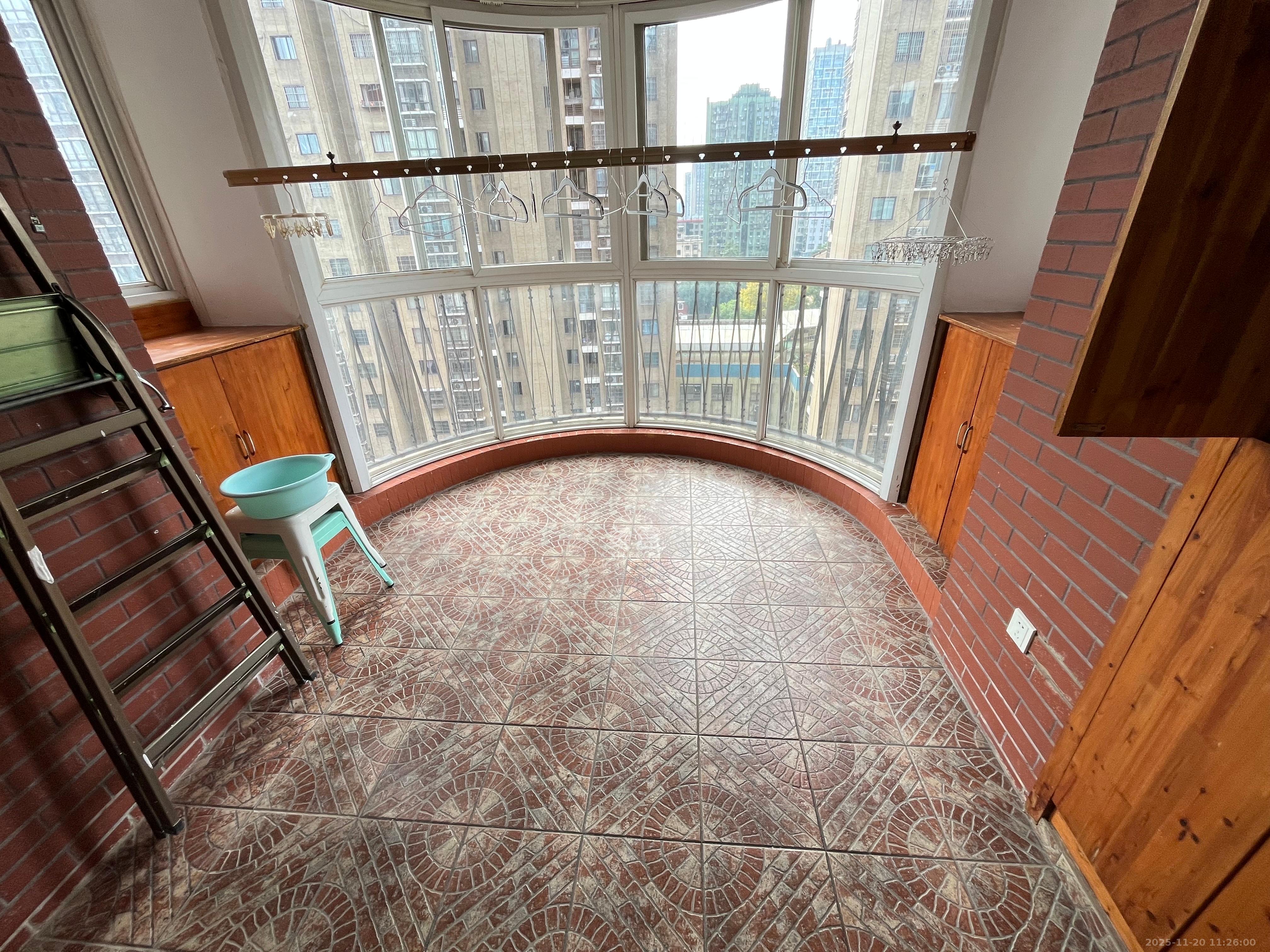 鸿铭中心  4室2厅1卫    5000.0元/月室内图