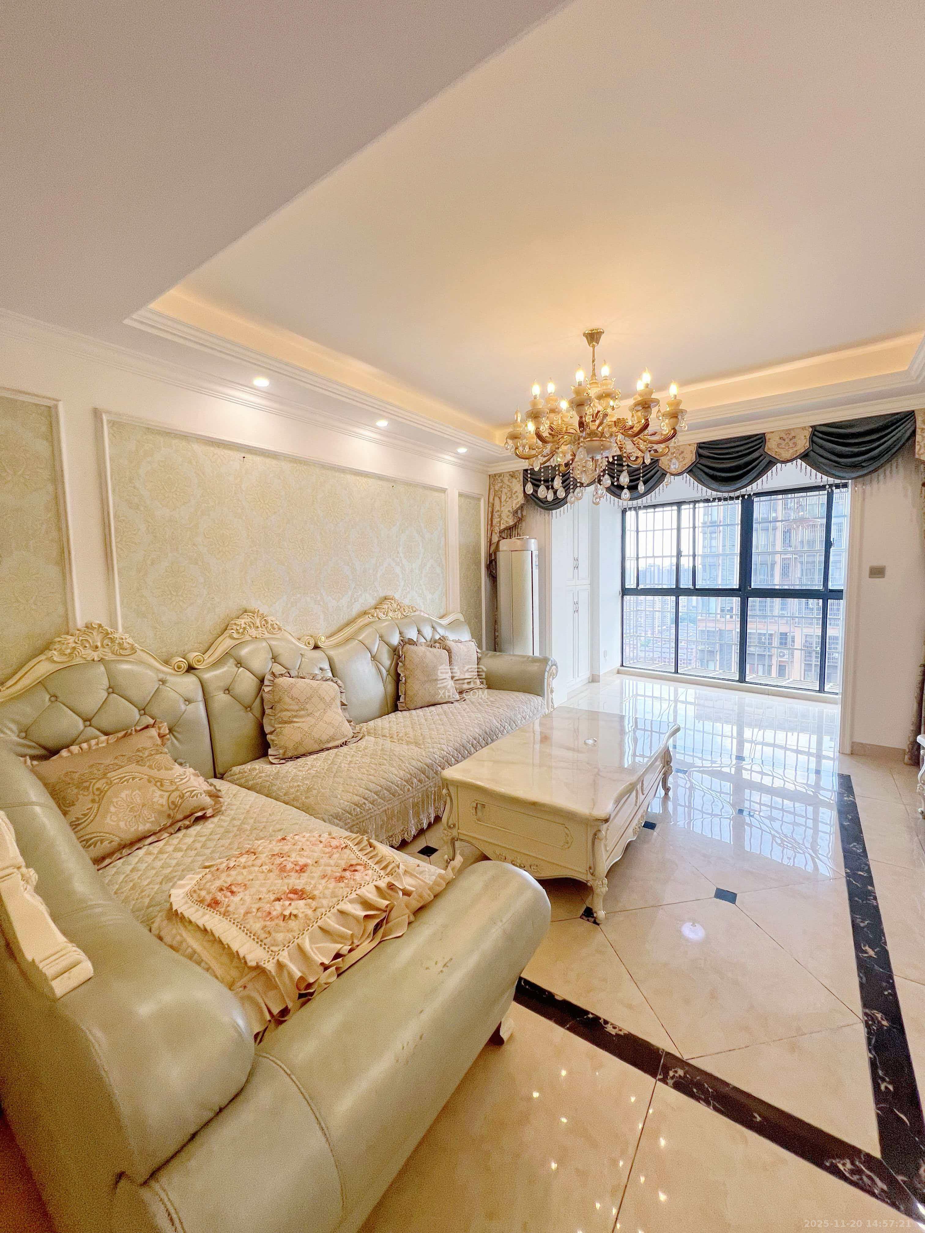 中城丽景香山园 3室2厅2卫 3500.0元/月 中城丽景香山园 3室2厅2卫 3500.0元/月室内图