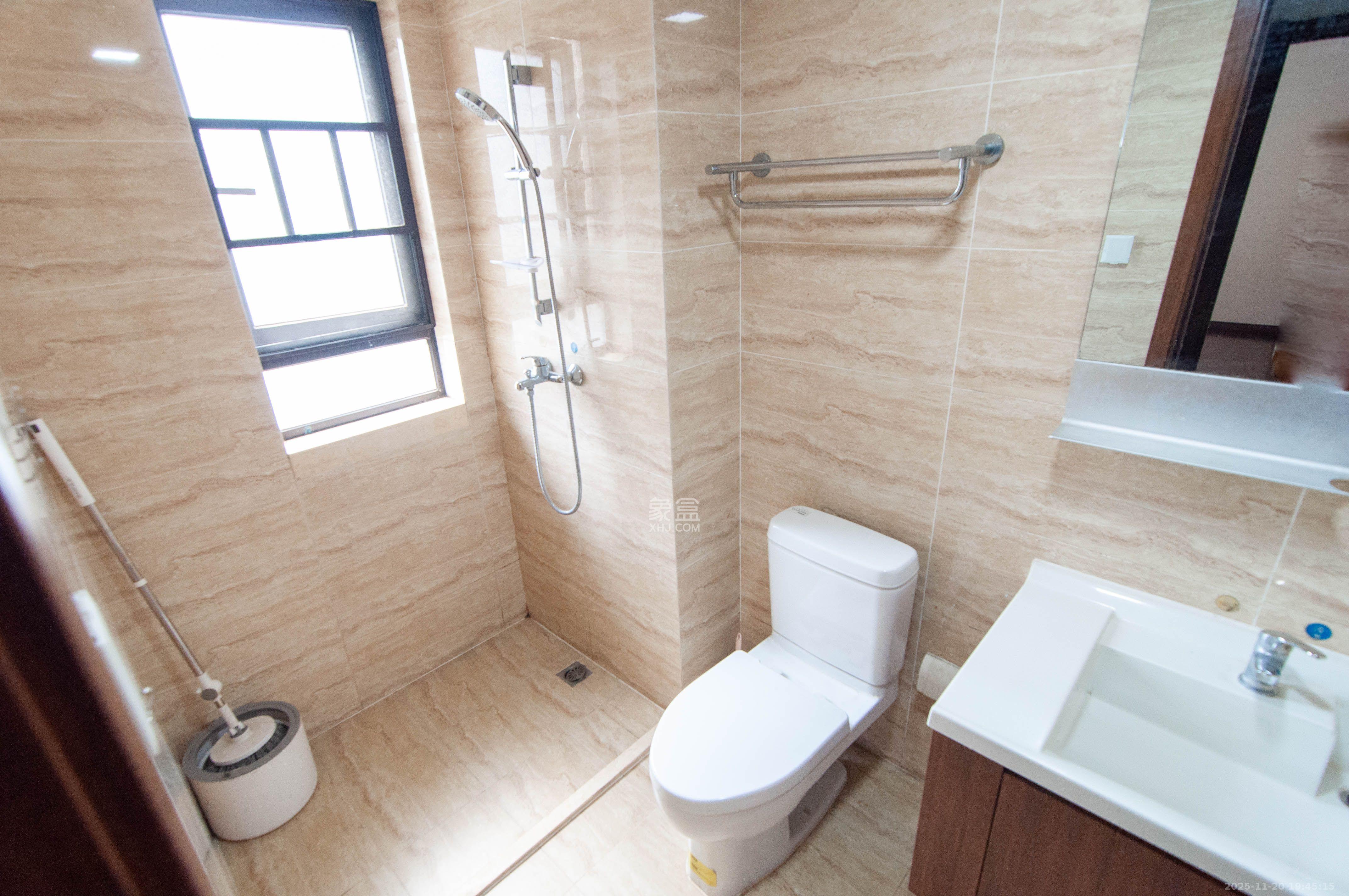 万科里梅溪郡  4室2厅2卫    3500.0元/月室内图