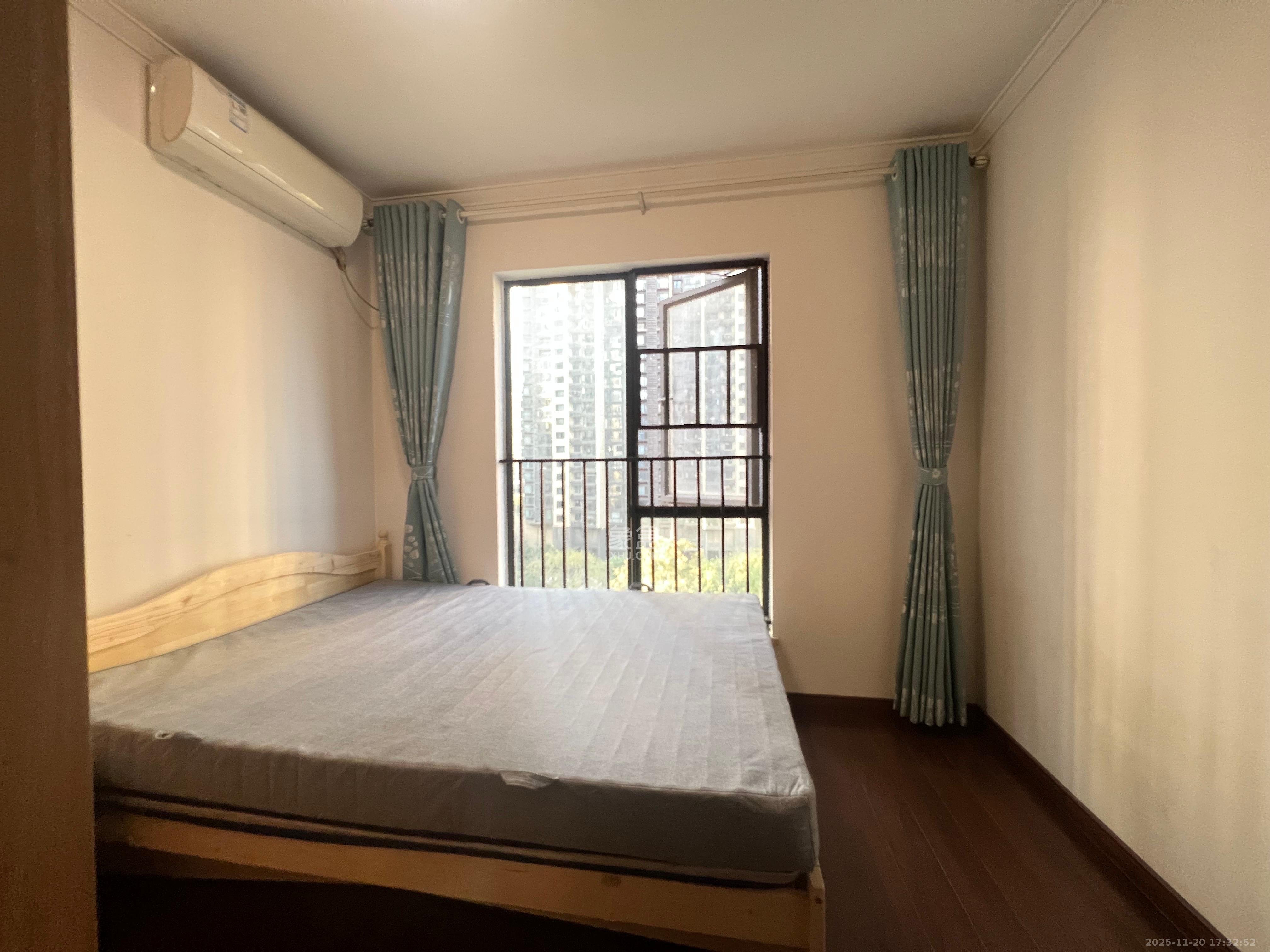 万科里金域滨江  3室2厅2卫    3800.0元/月室内图