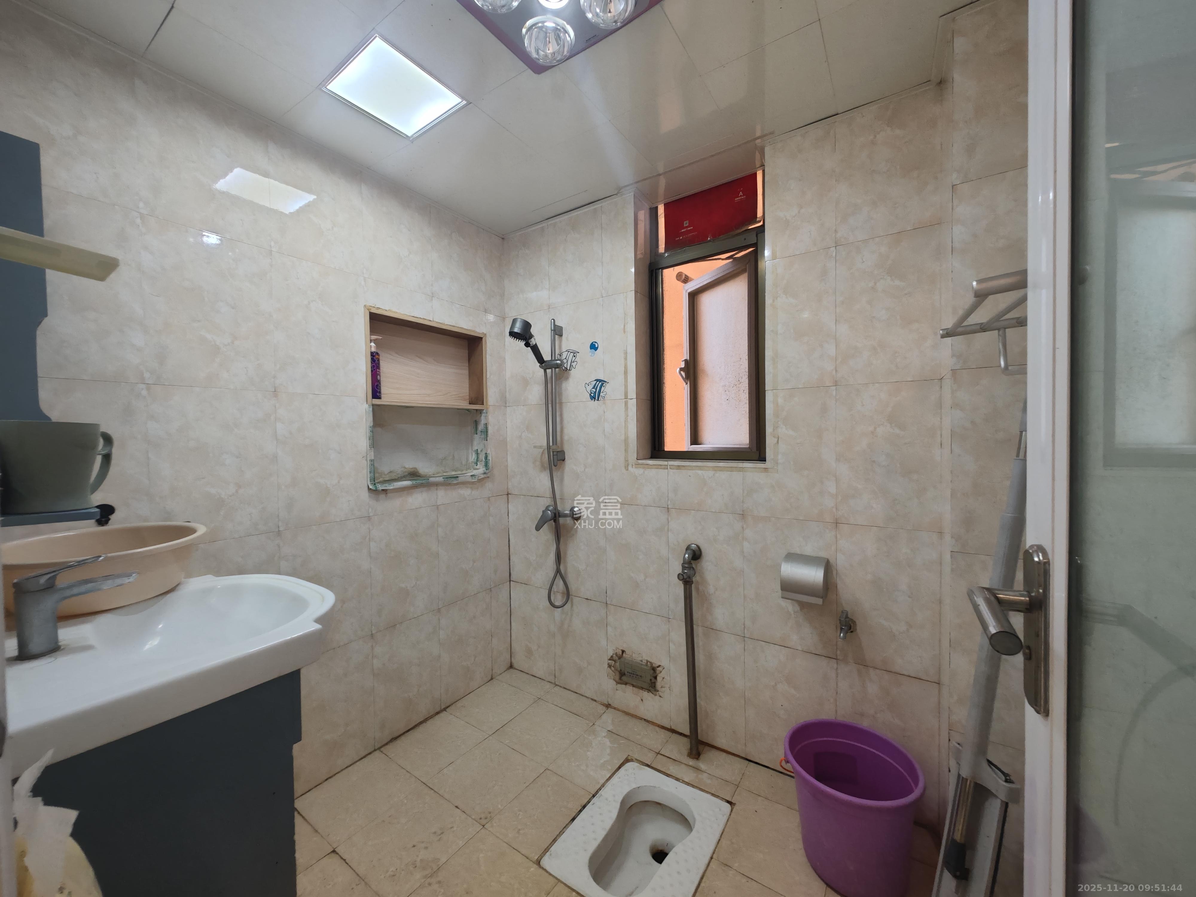 米兰春天  3室2厅2卫    2000.0元/月室内图