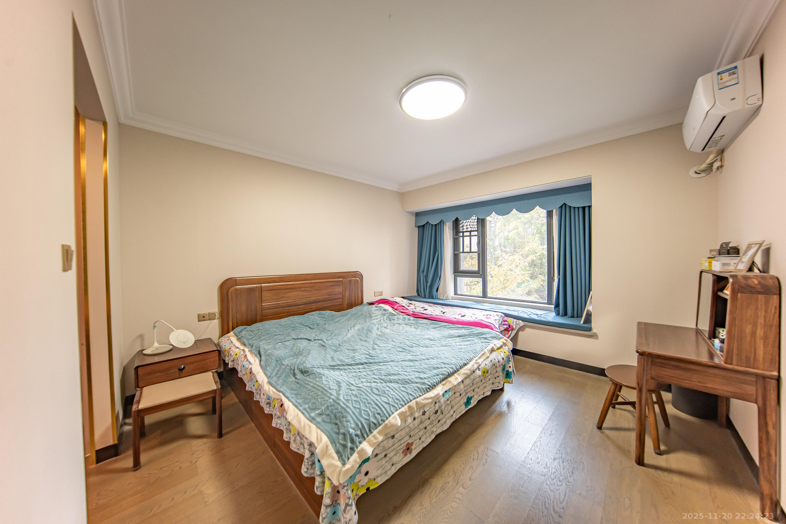 中海阅麓山一期 4室2厅2卫 198.0万 中海阅麓山一期 4室2厅2卫 198.0万卧室