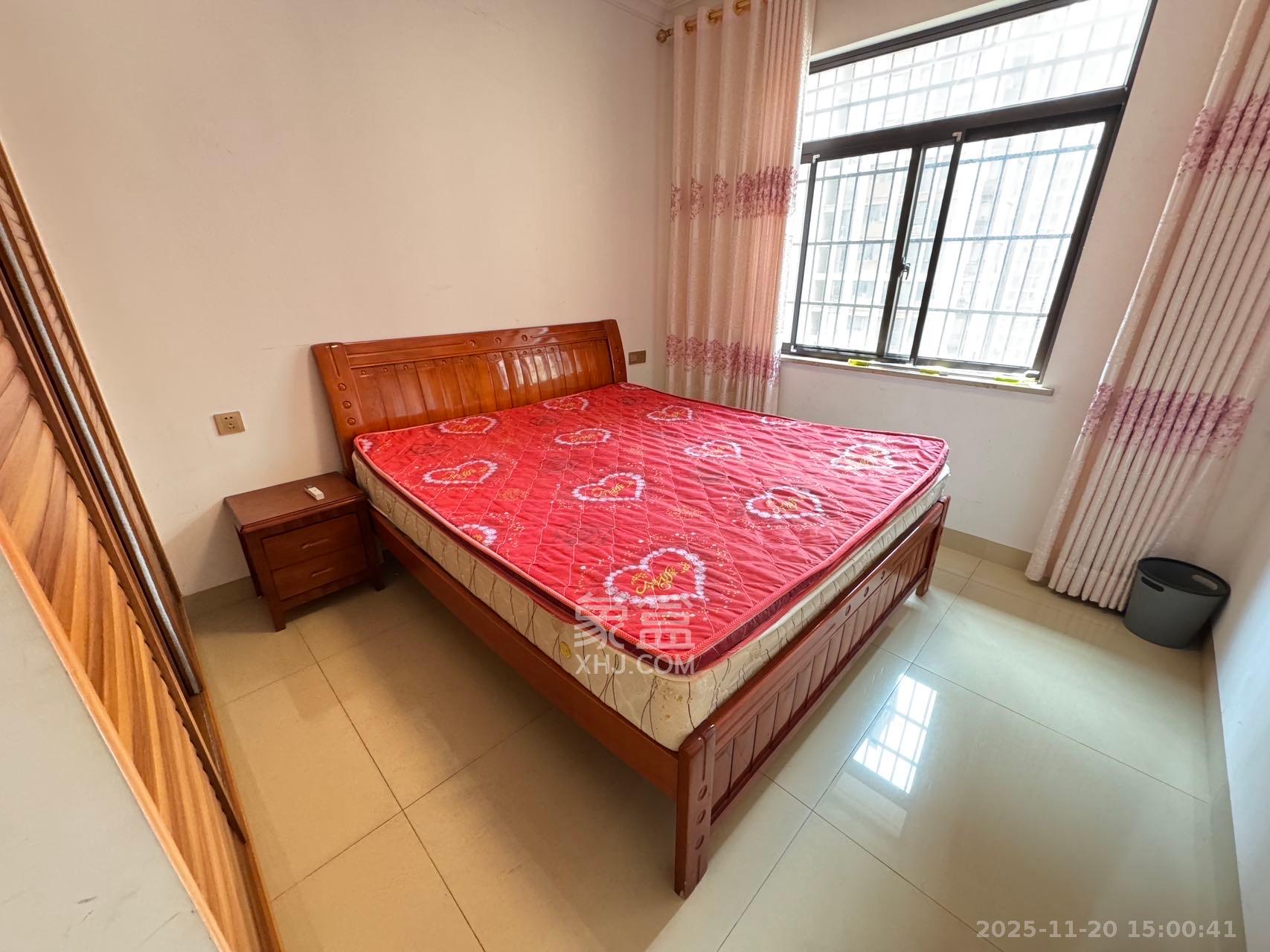 三景华御  3室2厅1卫    1600.0元/月室内图