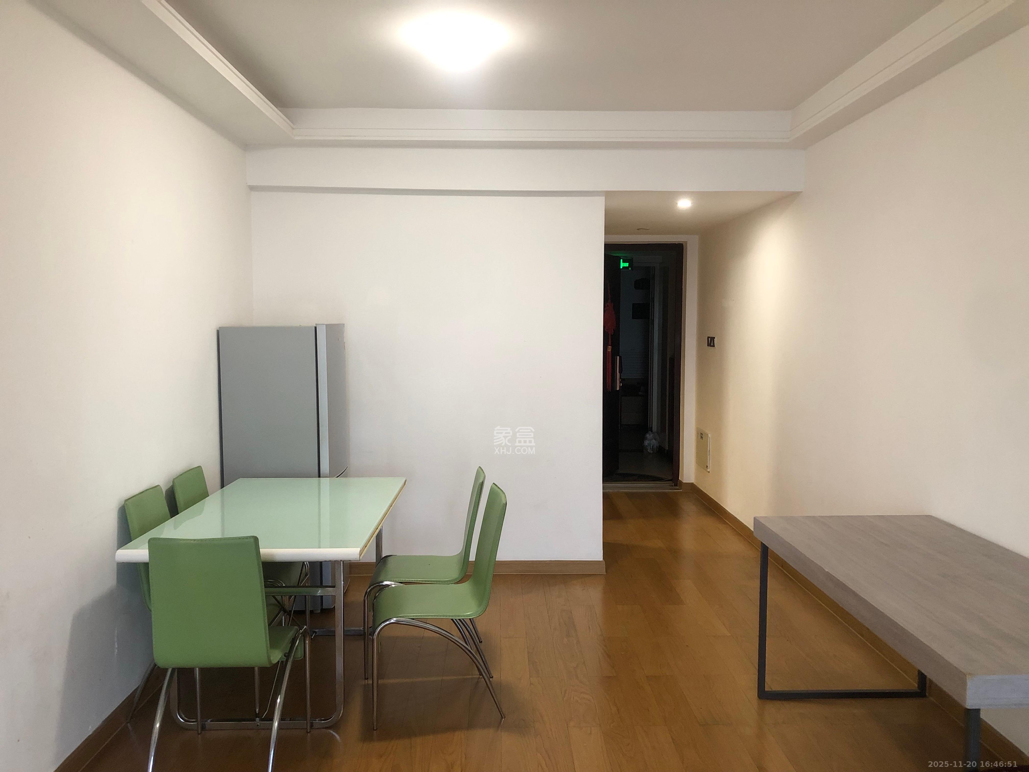 阳光城尚东湾蓝莓苑  3室2厅1卫    2200.0元/月室内图