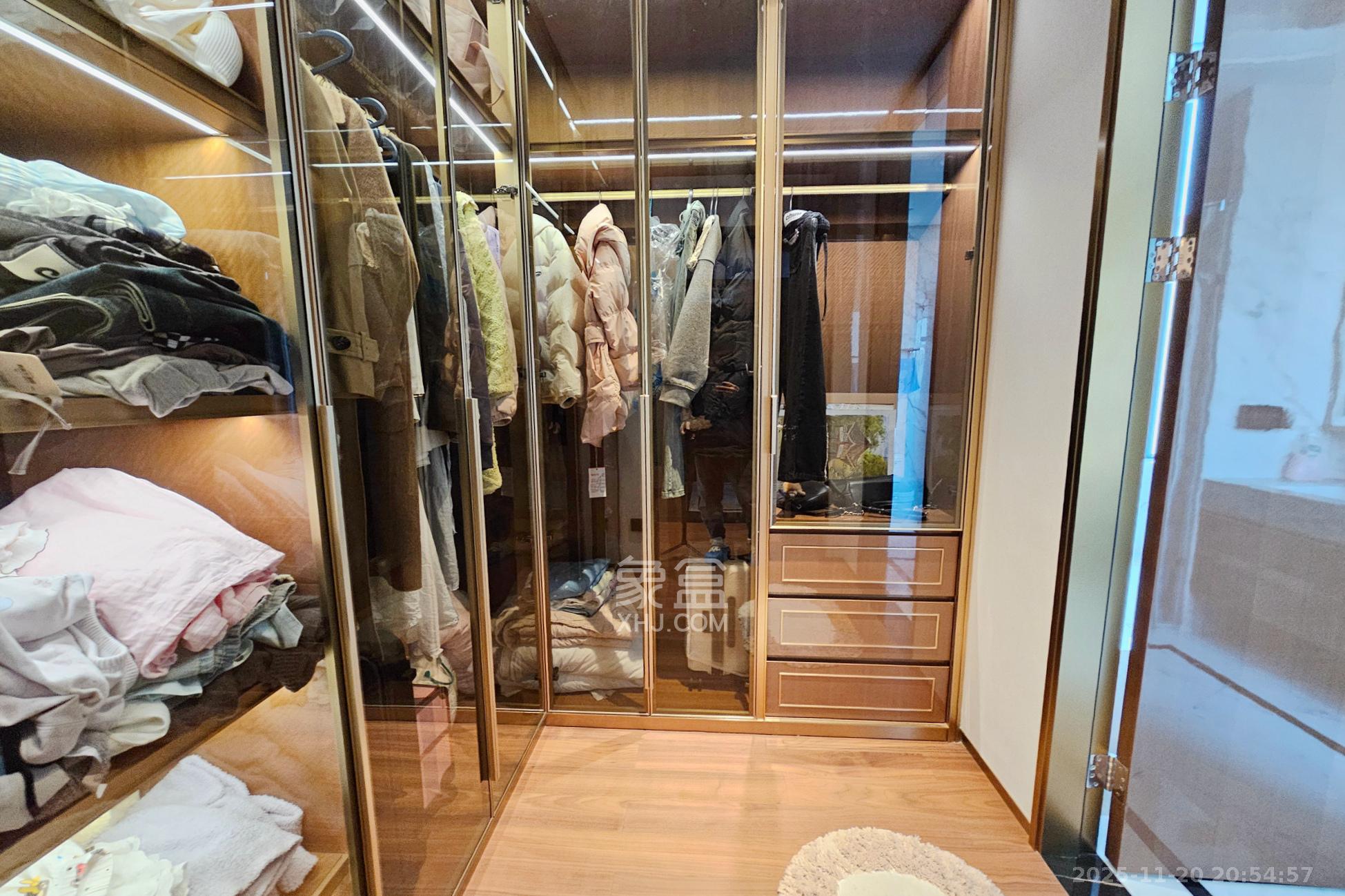 运达滨河广场  5室2厅5卫    1098.0万其他