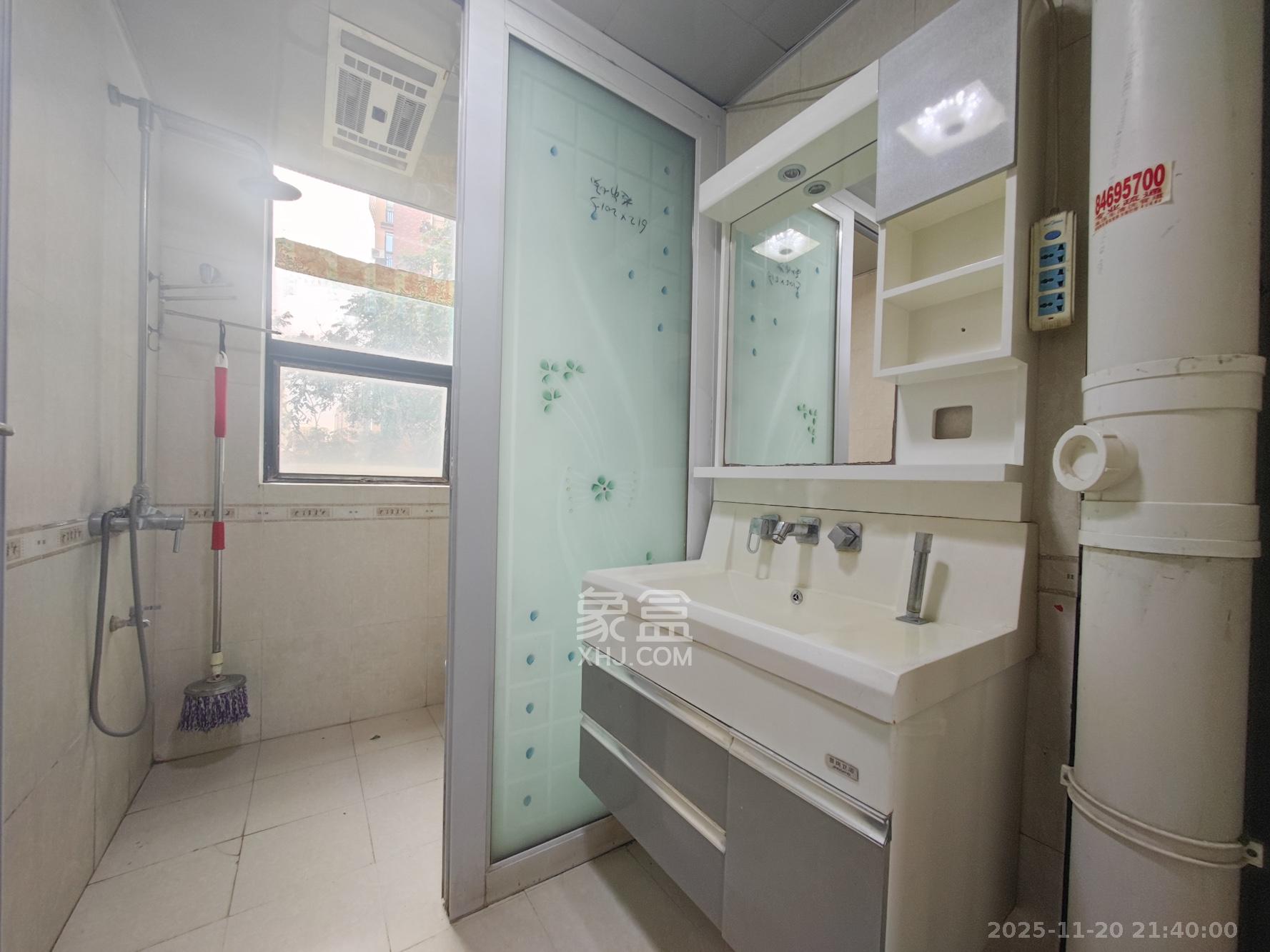 水岸天际(一期、二期) 2室2厅1卫 75.0万 水岸天际(一期、二期) 2室2厅1卫 75.0万卫生间