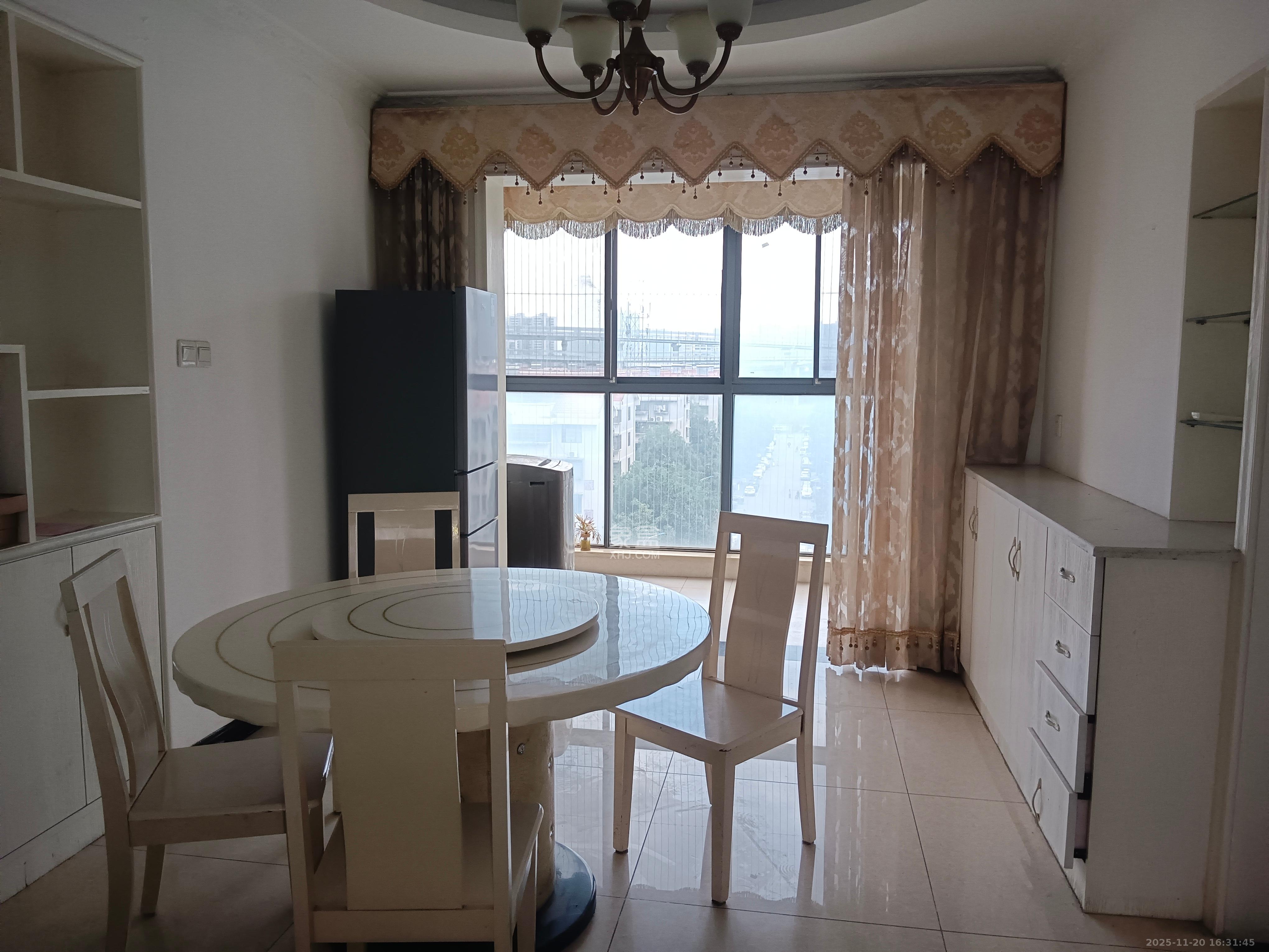 华银天际  3室2厅2卫    2200.0元/月室内图