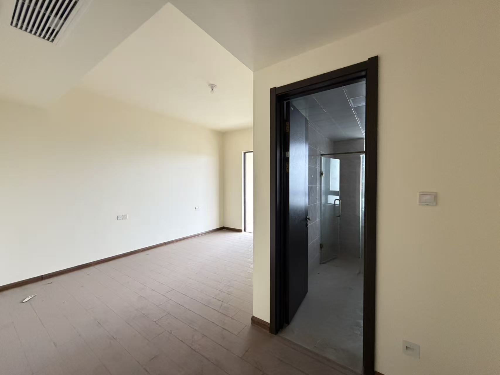 华耀碧桂园十里江湾誉峯  5室2厅3卫    5000.0元/月室内图