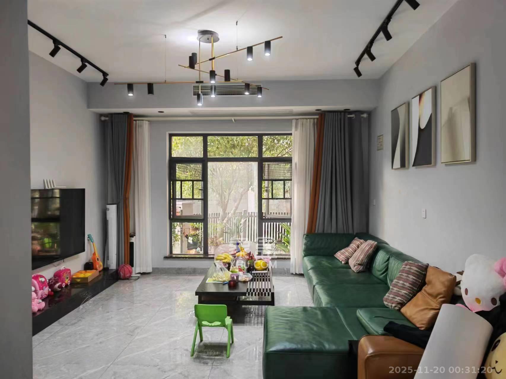 大鹏湾（黄花机场后勤基地）  5室2厅3卫    180.0万