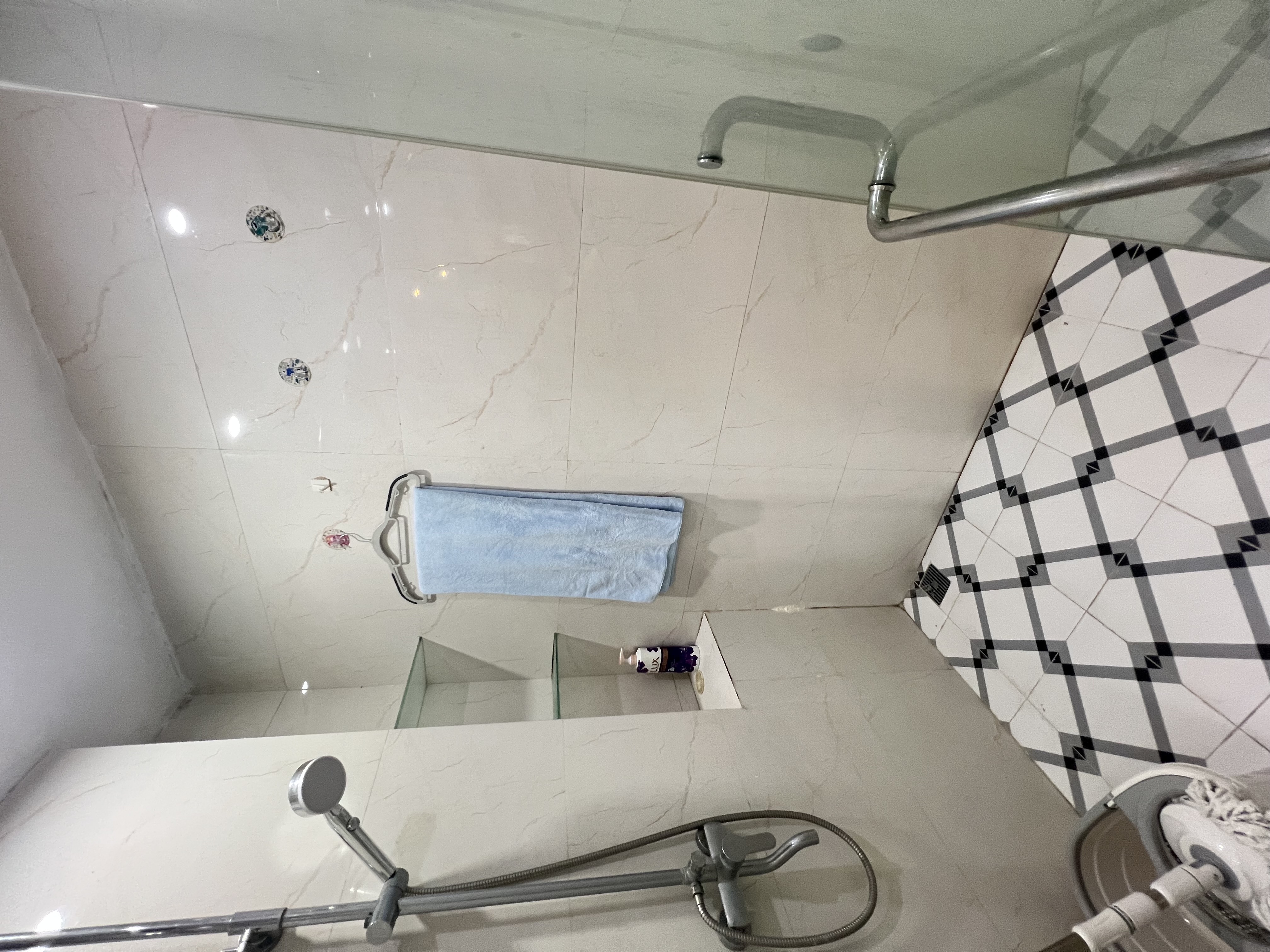 宇建国贸城  1室0厅1卫    2200.0元/月室内图