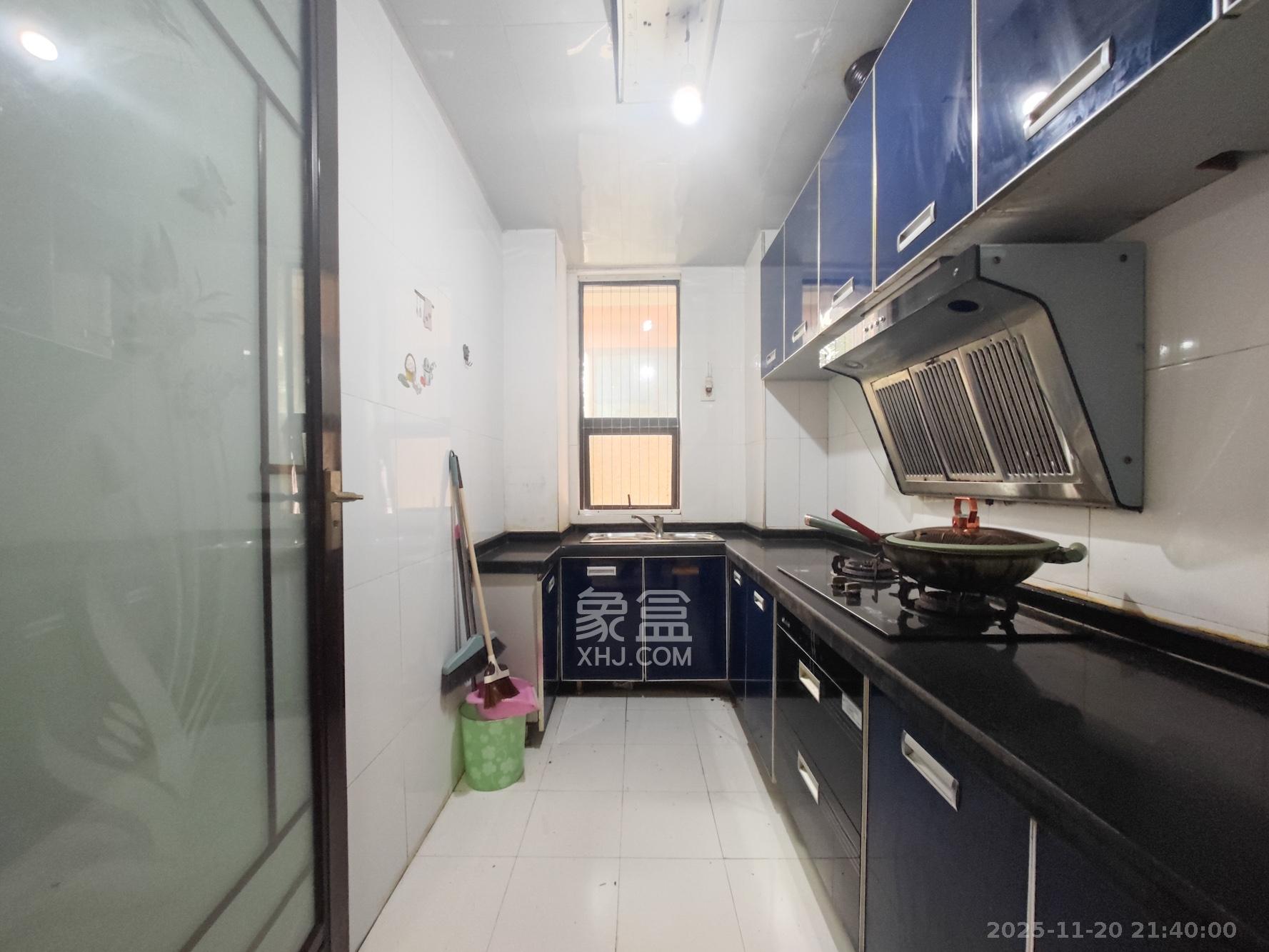 水岸天际(一期、二期) 2室2厅1卫 75.0万 水岸天际(一期、二期) 2室2厅1卫 75.0万厨房