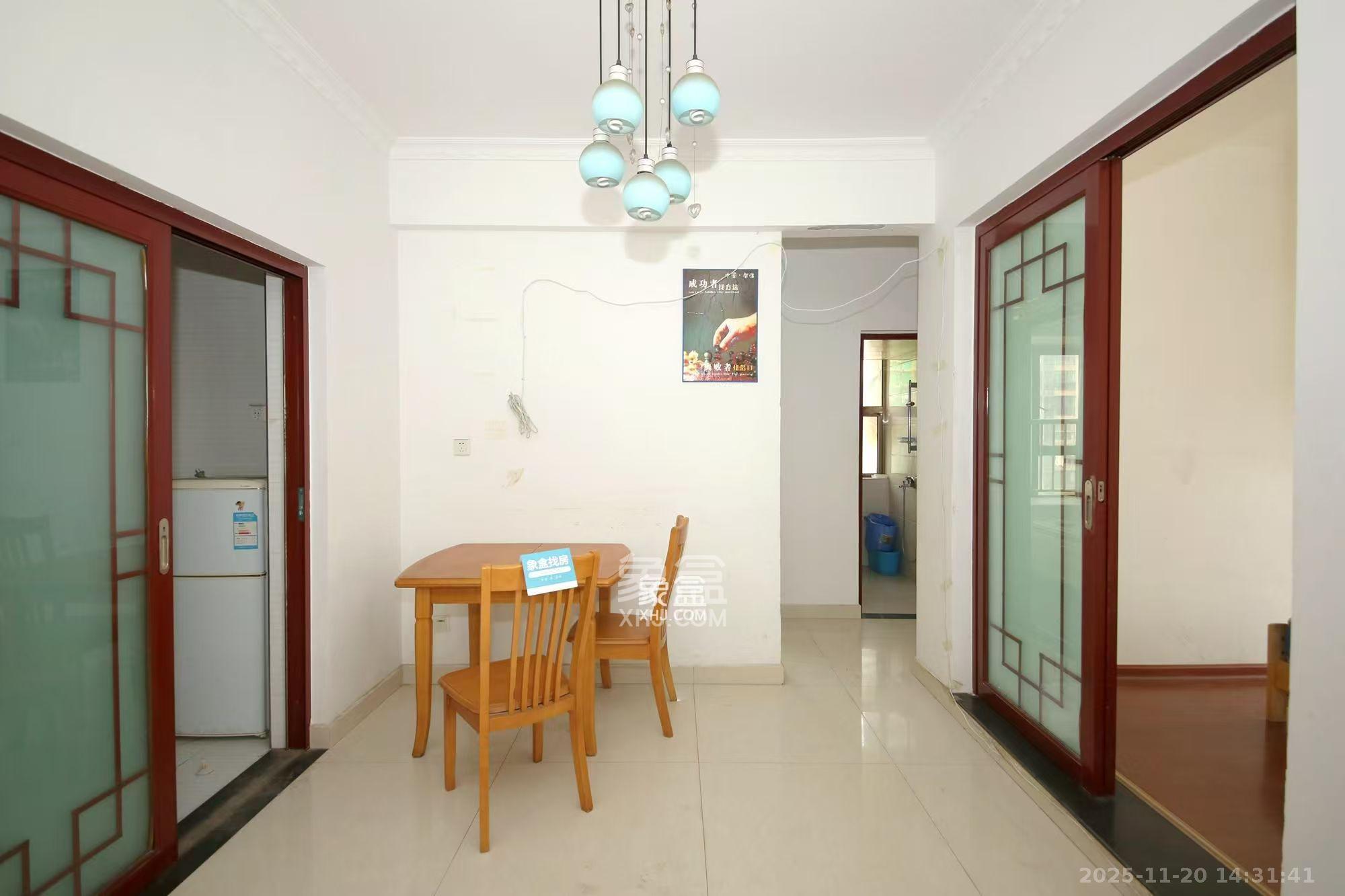 岳泰理想城  4室2厅1卫    3300.0元/月室内图