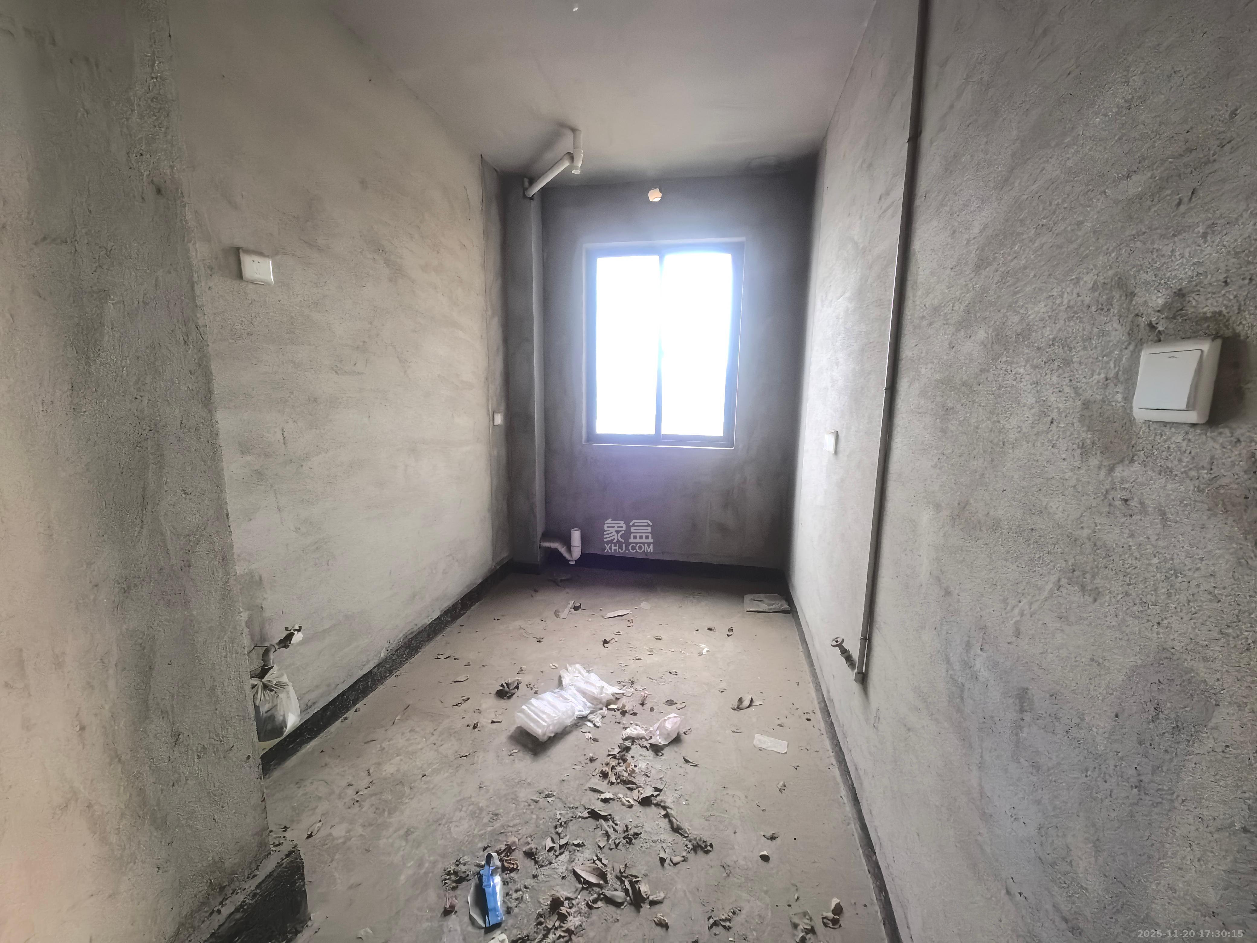 华雅花园  3室1厅1卫    38.8万客厅