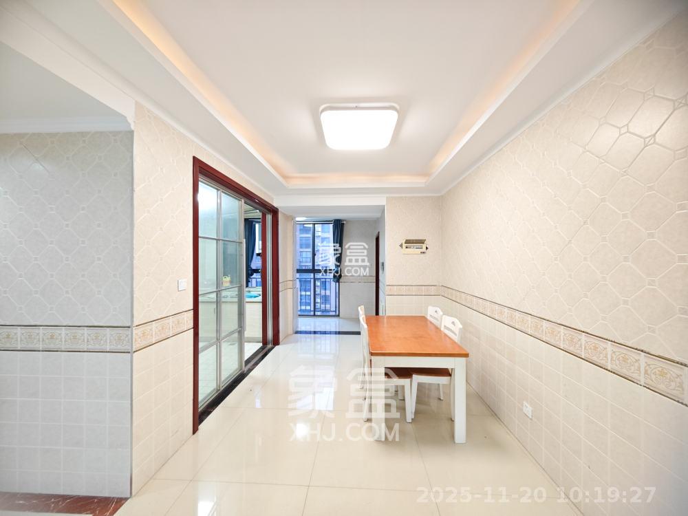 翡翠云天  4室2厅2卫    2500.0元/月室内图