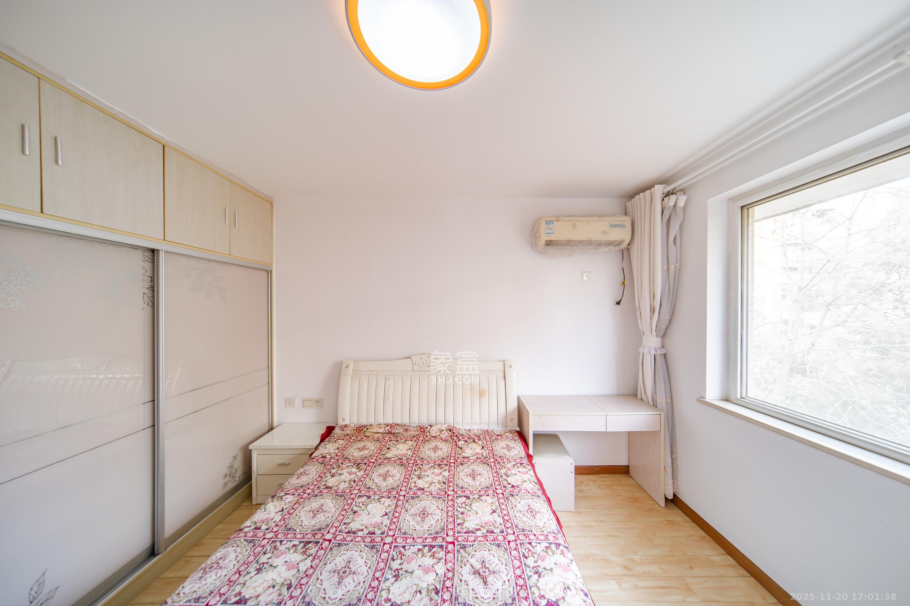 金地园 3室2厅2卫 72.0万 金地园 3室2厅2卫 72.0万卧室