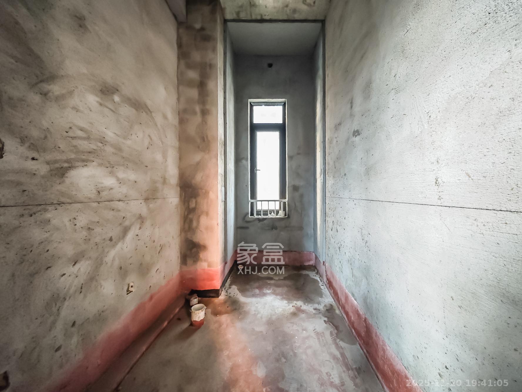 恒大御景天下城二期 5室2厅3卫 220.0万 恒大御景天下城二期 5室2厅3卫 220.0万卫生间