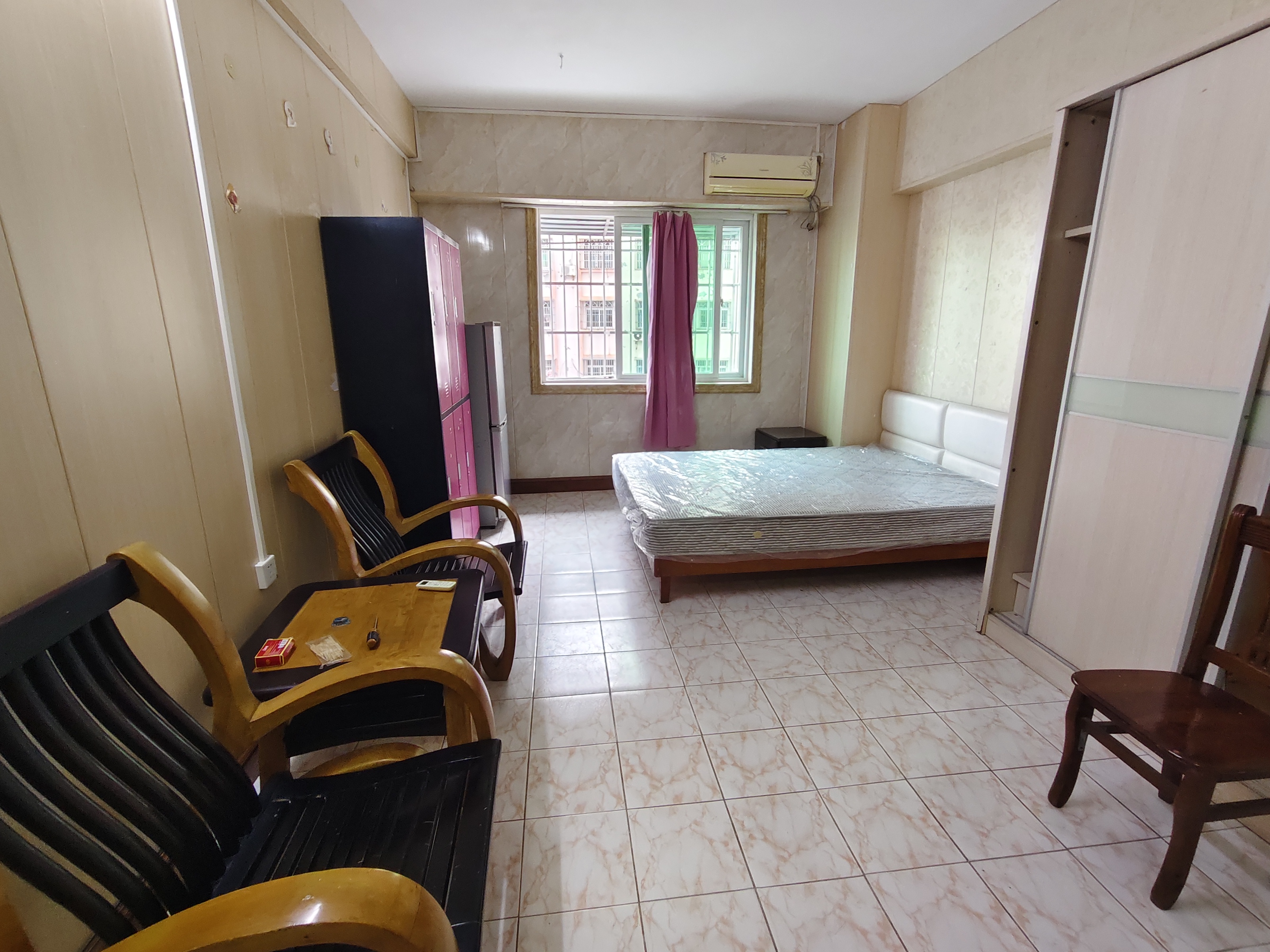 琼山华侨大厦  1室0厅0卫    1100.0元/月室内图