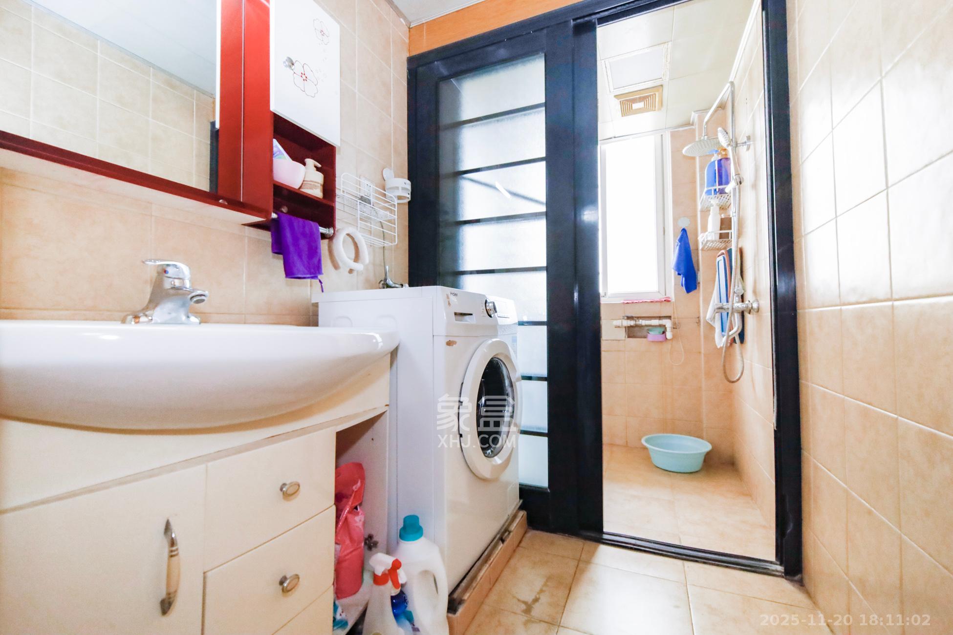 德馨园  3室2厅2卫    59.8万卫生间