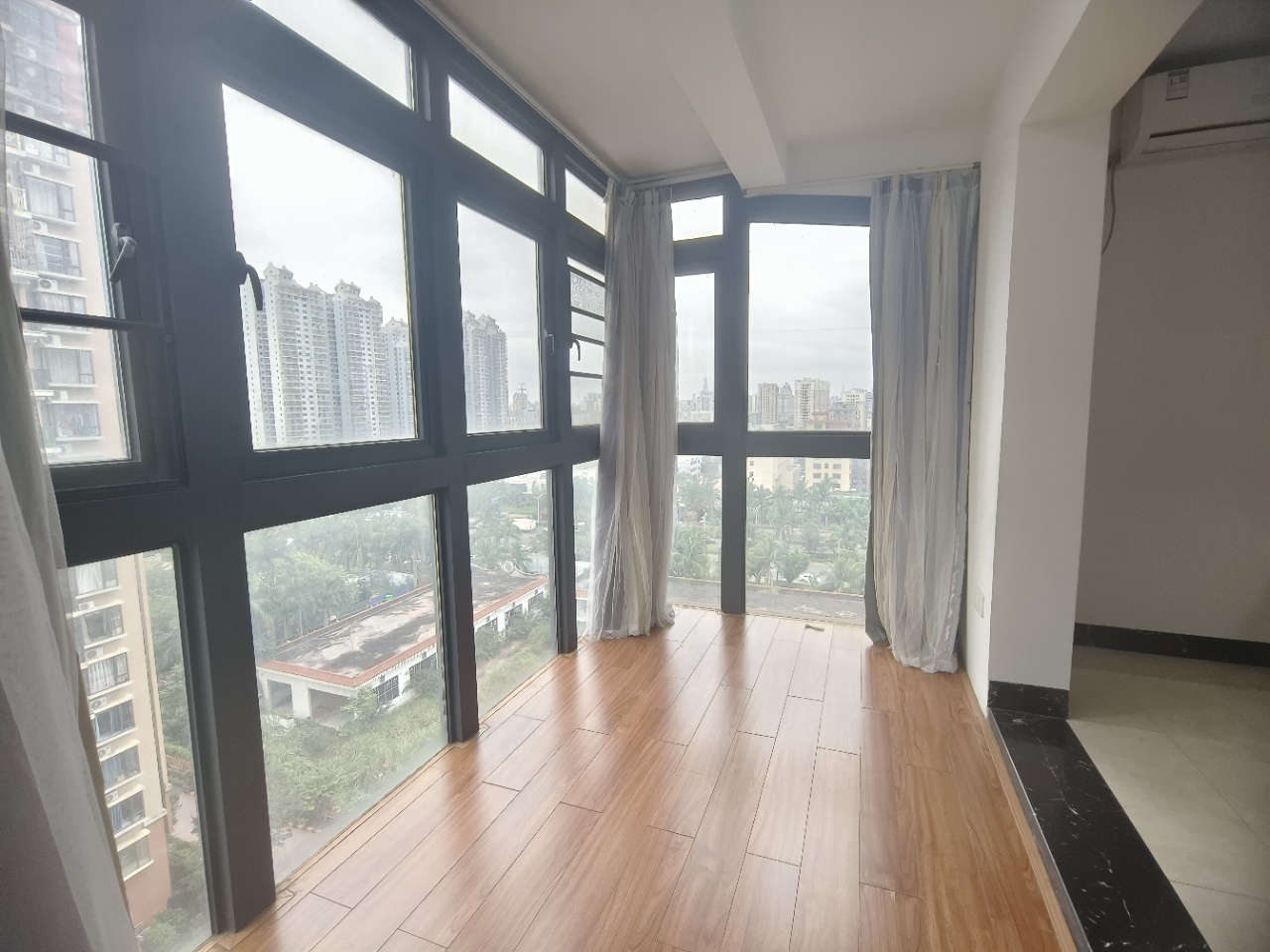 紫泉花坊  3室2厅2卫    2300.0元/月室内图