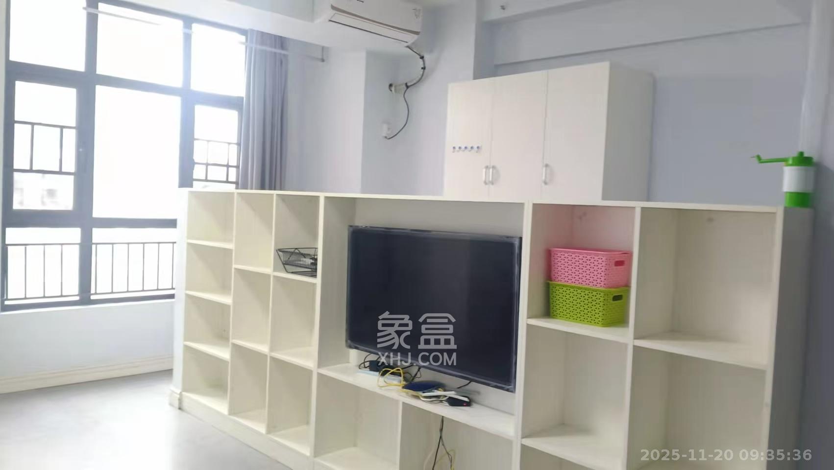 金茂梅溪湖 1室1厅1卫 1500.0元/月 金茂梅溪湖 1室1厅1卫 1500.0元/月室内图