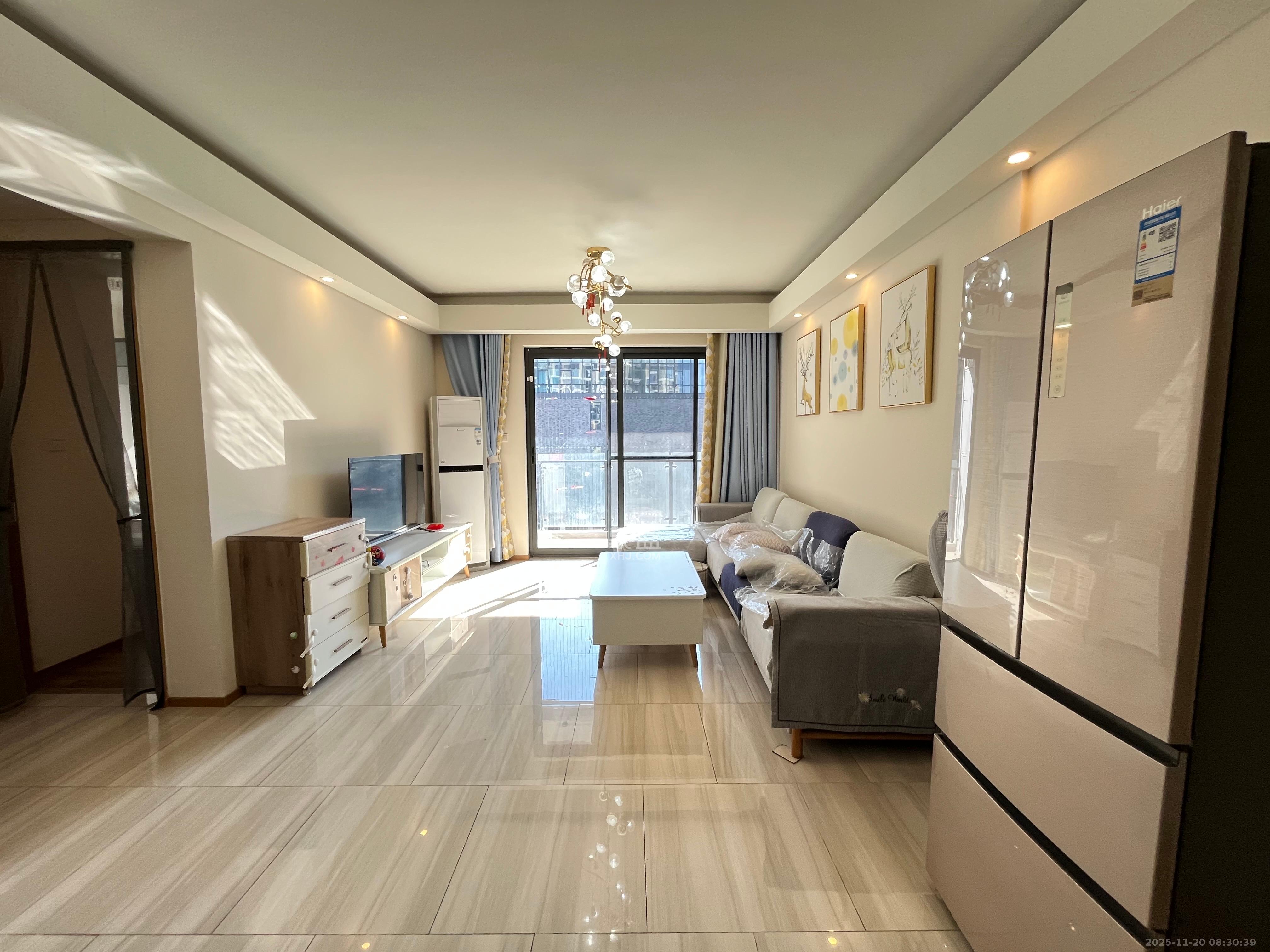 阳光100一期、四五期 3室2厅2卫 3300.0元/月 阳光100一期、四五期 3室2厅2卫 3300.0元/月室内图