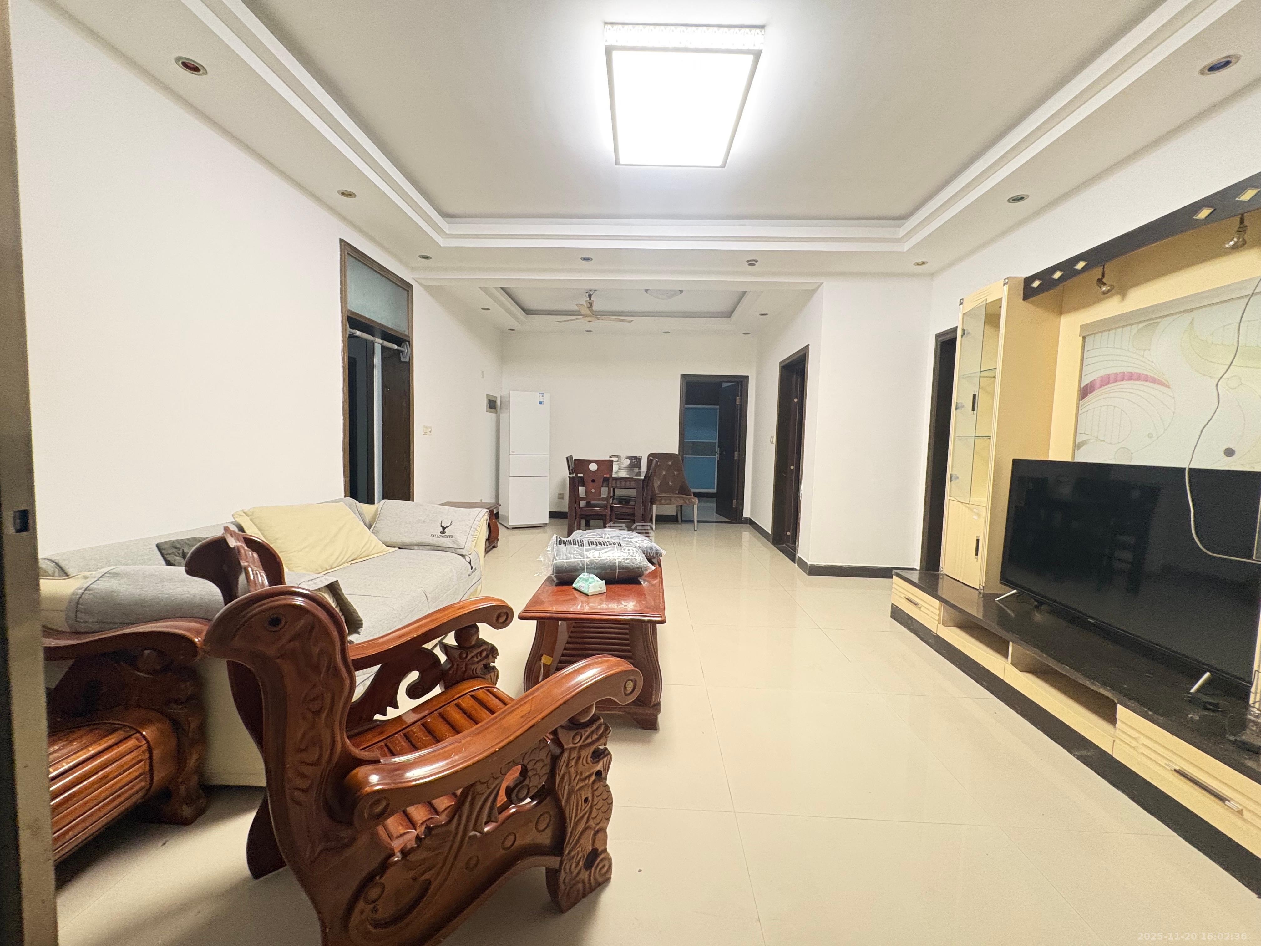 莲湖大厦  3室2厅2卫    2400.0元/月